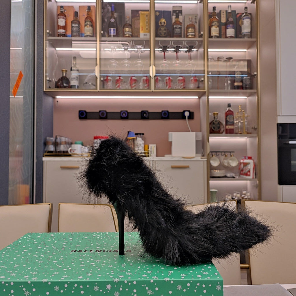 FURRY PUMPS 90MM IN BLACK FOX FUR