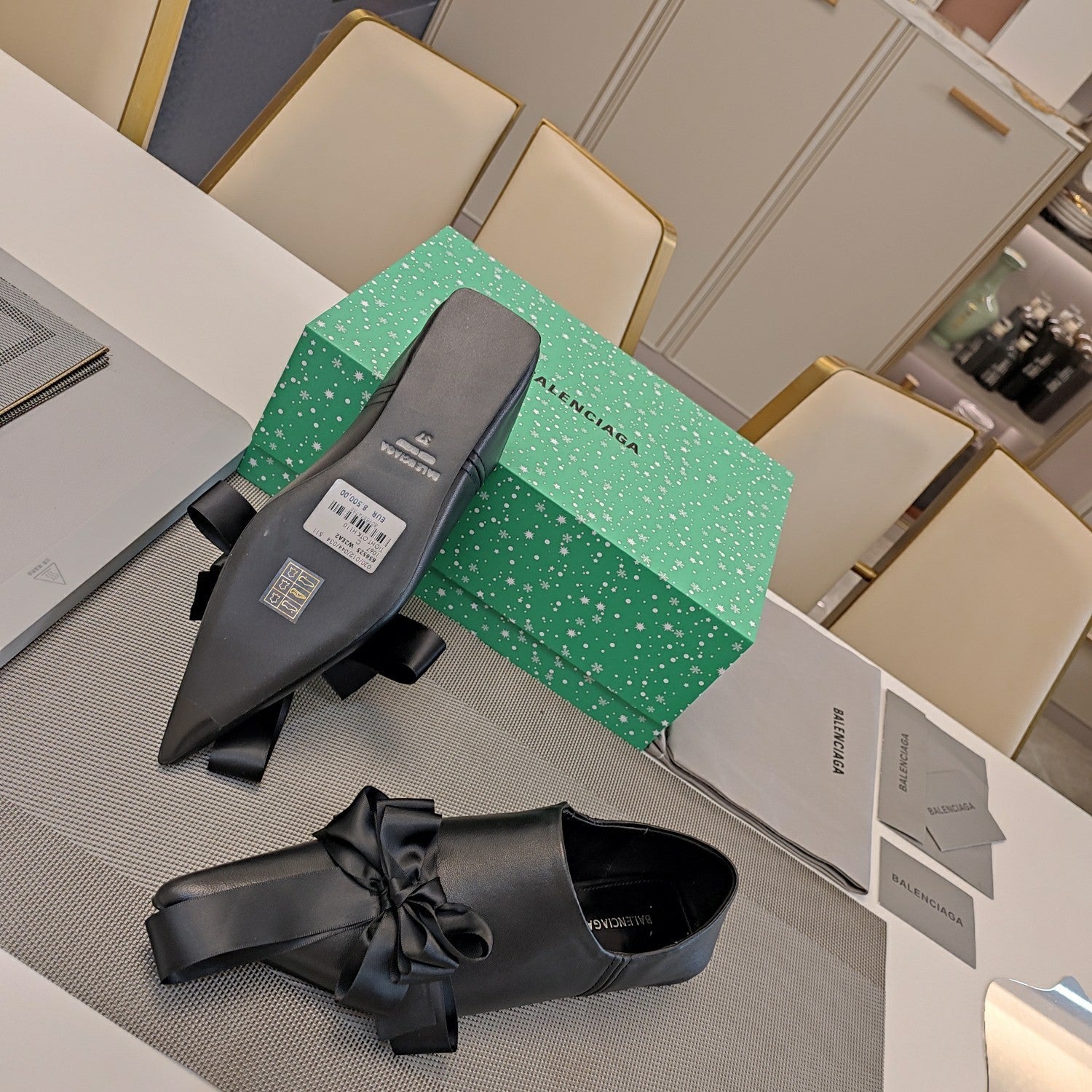 POINTED-TOE FLATS WITH BOW IN BLACK SOFT LAMBSKIN