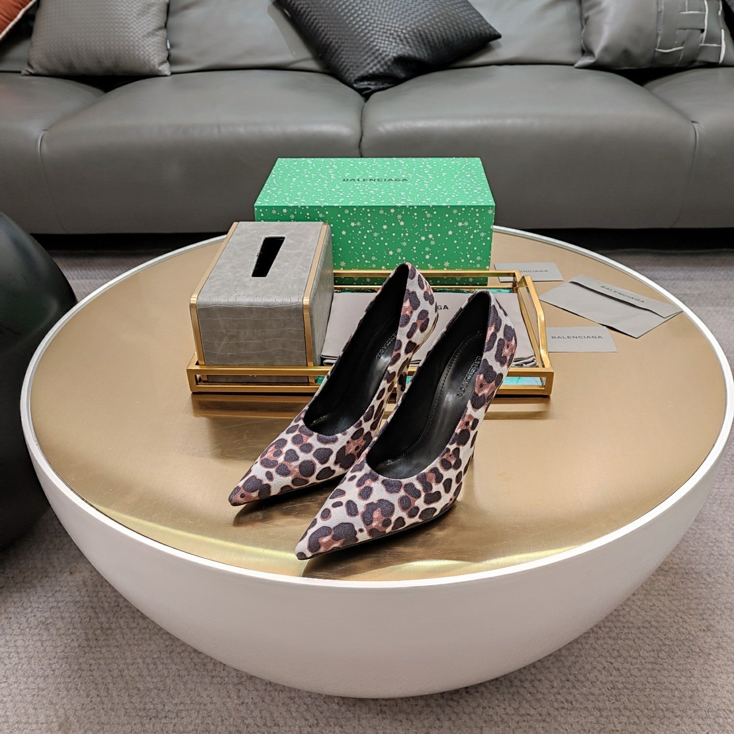 HIGH PUMPS IN LIGHT GRAY LEOPARD PRINT SUEDE