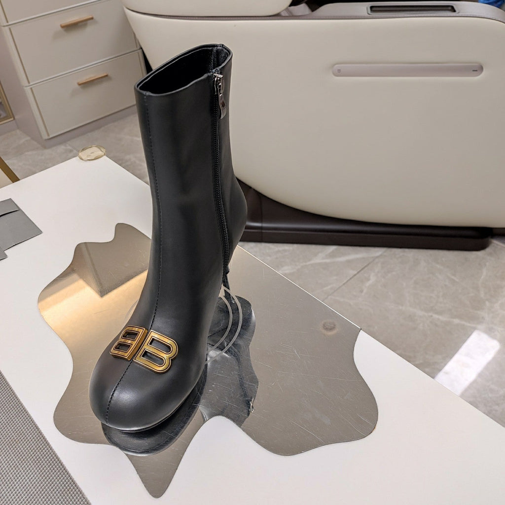 ROUND-TOE HIGH HEEL BOOTS IN BLACK SMOOTH LAMBSKIN