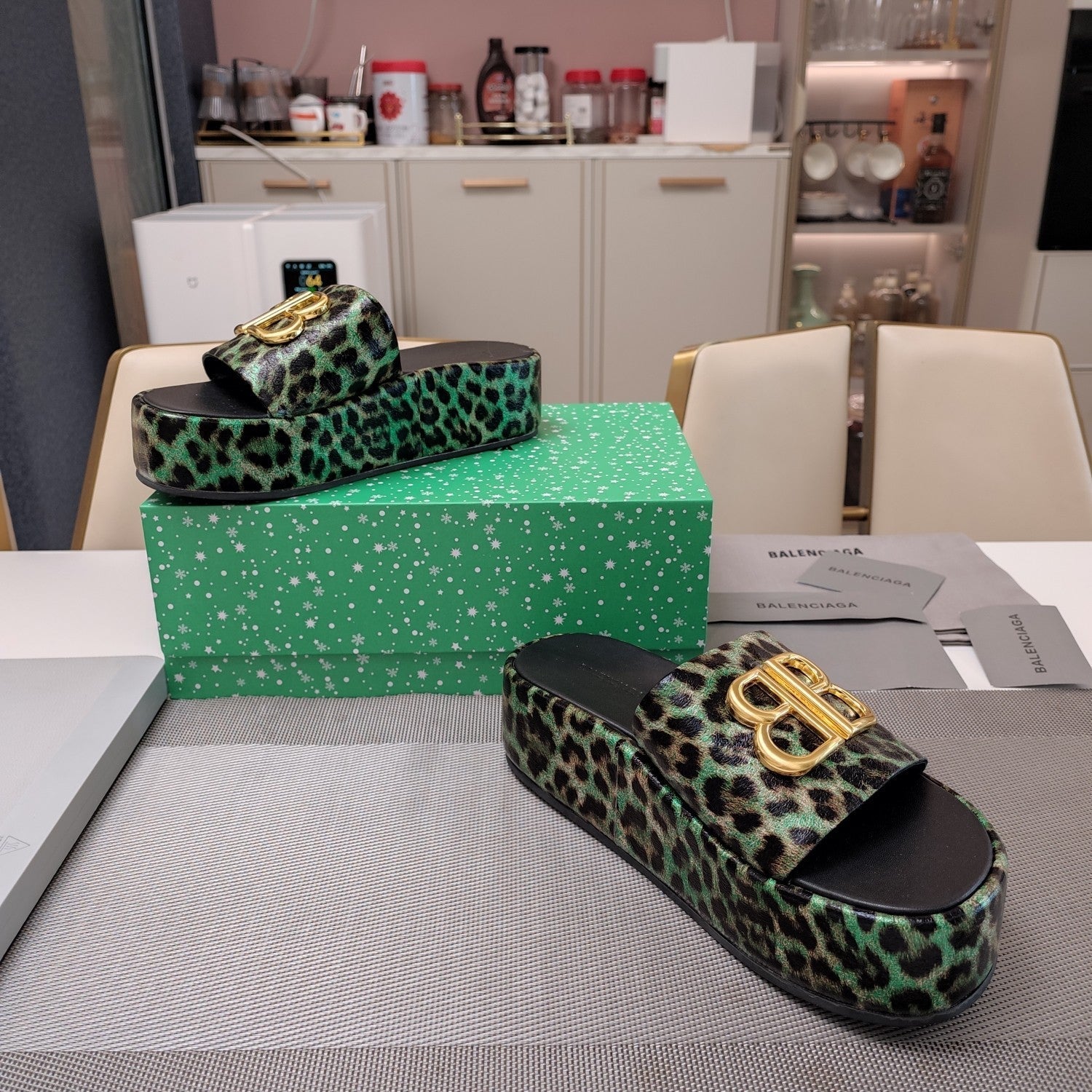 RISE SANDAL THICK-SOLED IN LIGHT GREEN LEOPARD PRINT CALFSKIN