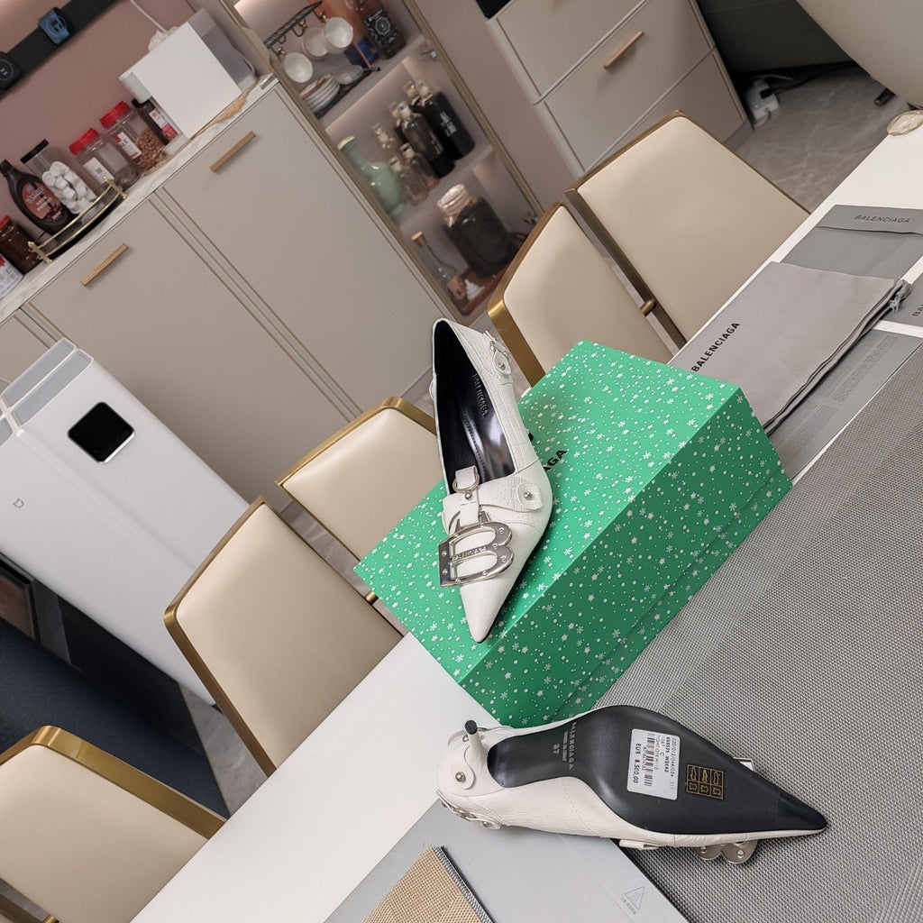 HIGH PUMPS WITH B SILVER BUCKLE IN WHITE CROCODILE PATTERN CALFSKIN