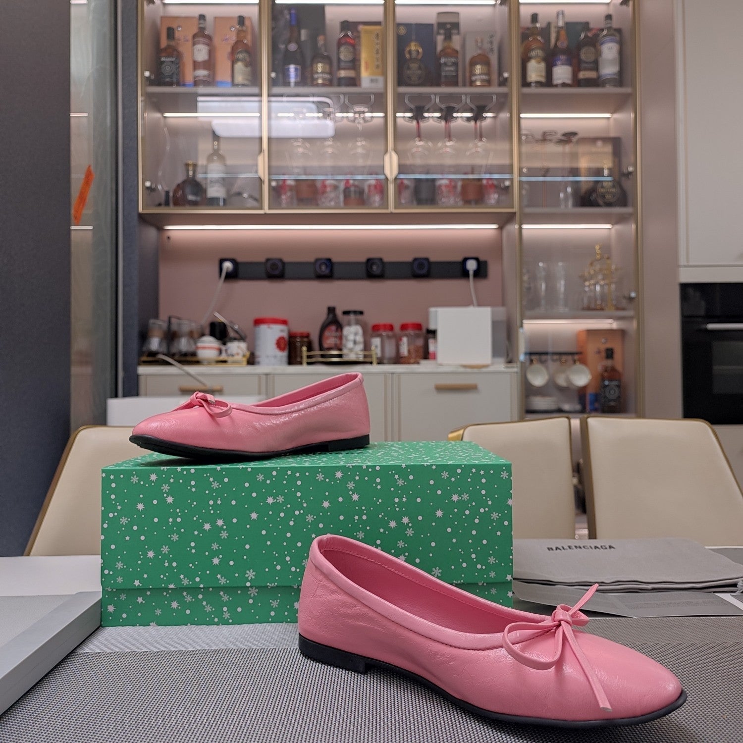 RHINESTONE BALLET FLATS WITH BOW IN SEA PINK WAX-OIL SHEEPSKIN