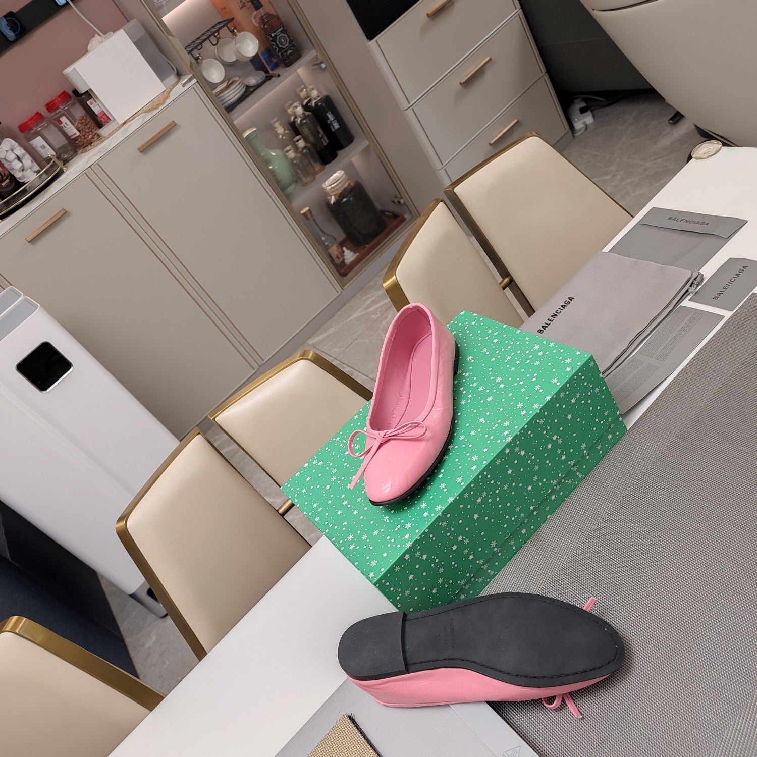 RHINESTONE BALLET FLATS WITH BOW IN SEA PINK WAX-OIL SHEEPSKIN