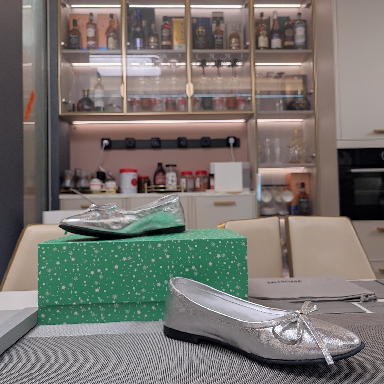 RHINESTONE BALLET FLATS WITH BOW IN SILVER WAX-OIL SHEEPSKIN