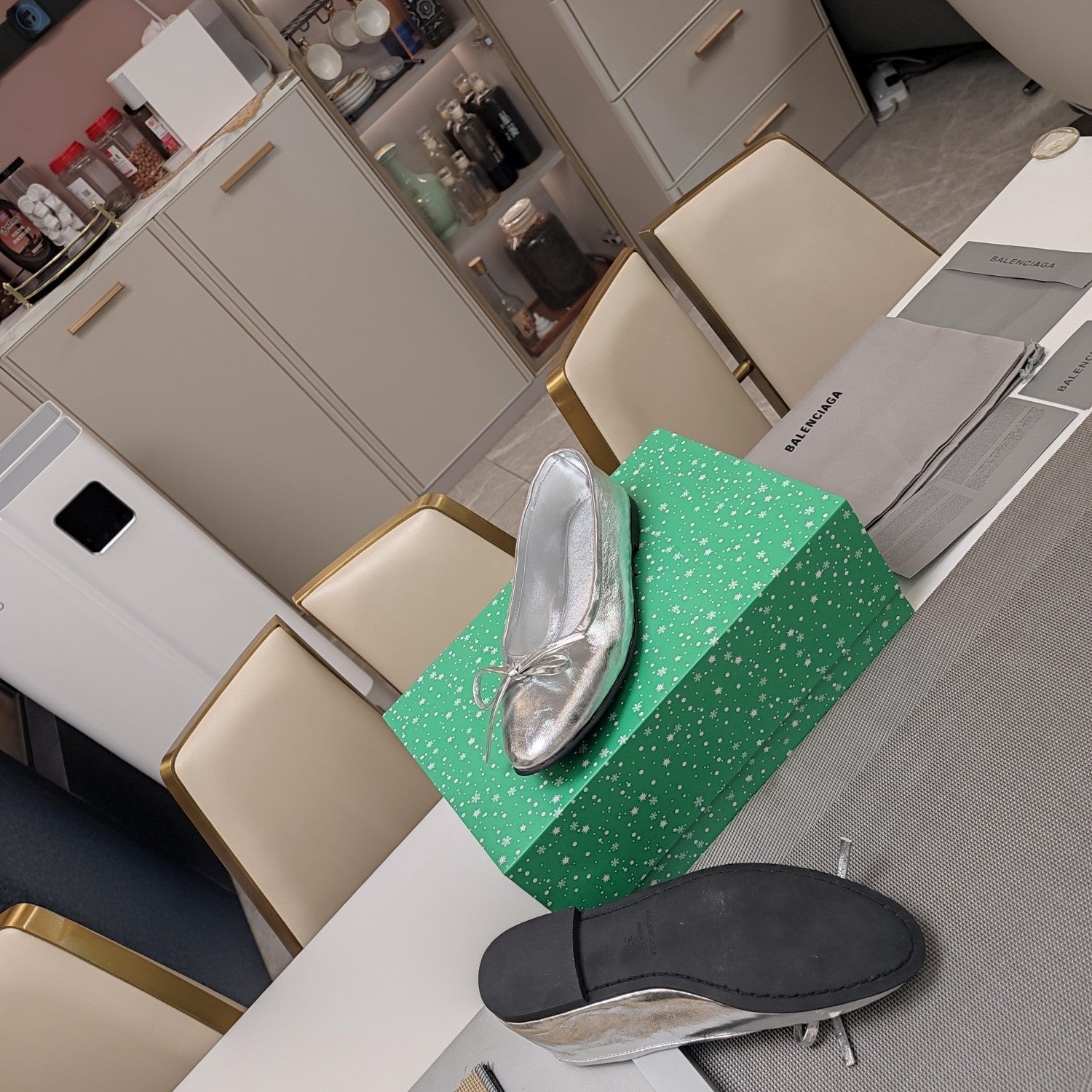 RHINESTONE BALLET FLATS WITH BOW IN SILVER WAX-OIL SHEEPSKIN