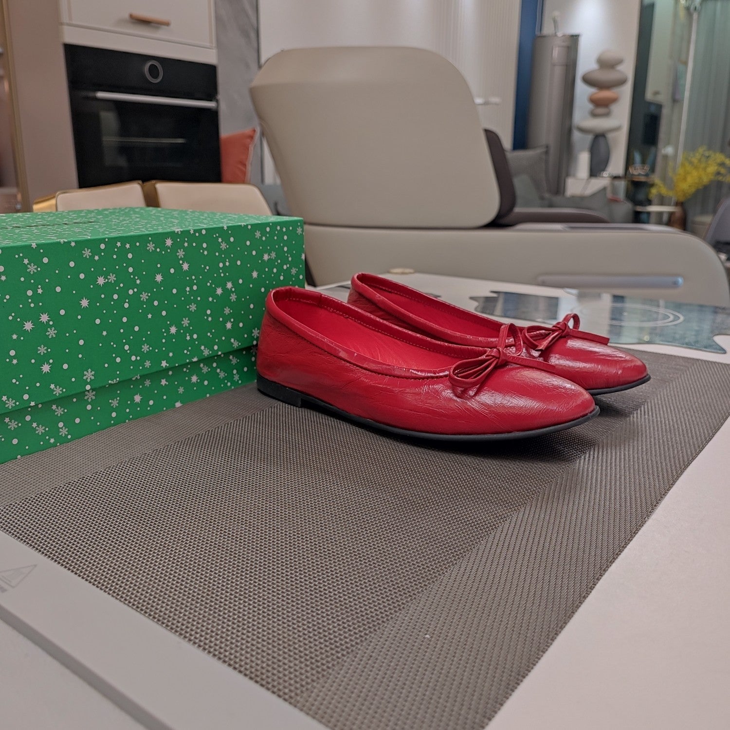 RHINESTONE BALLET FLATS WITH BOW IN RED WAX-OIL SHEEPSKIN