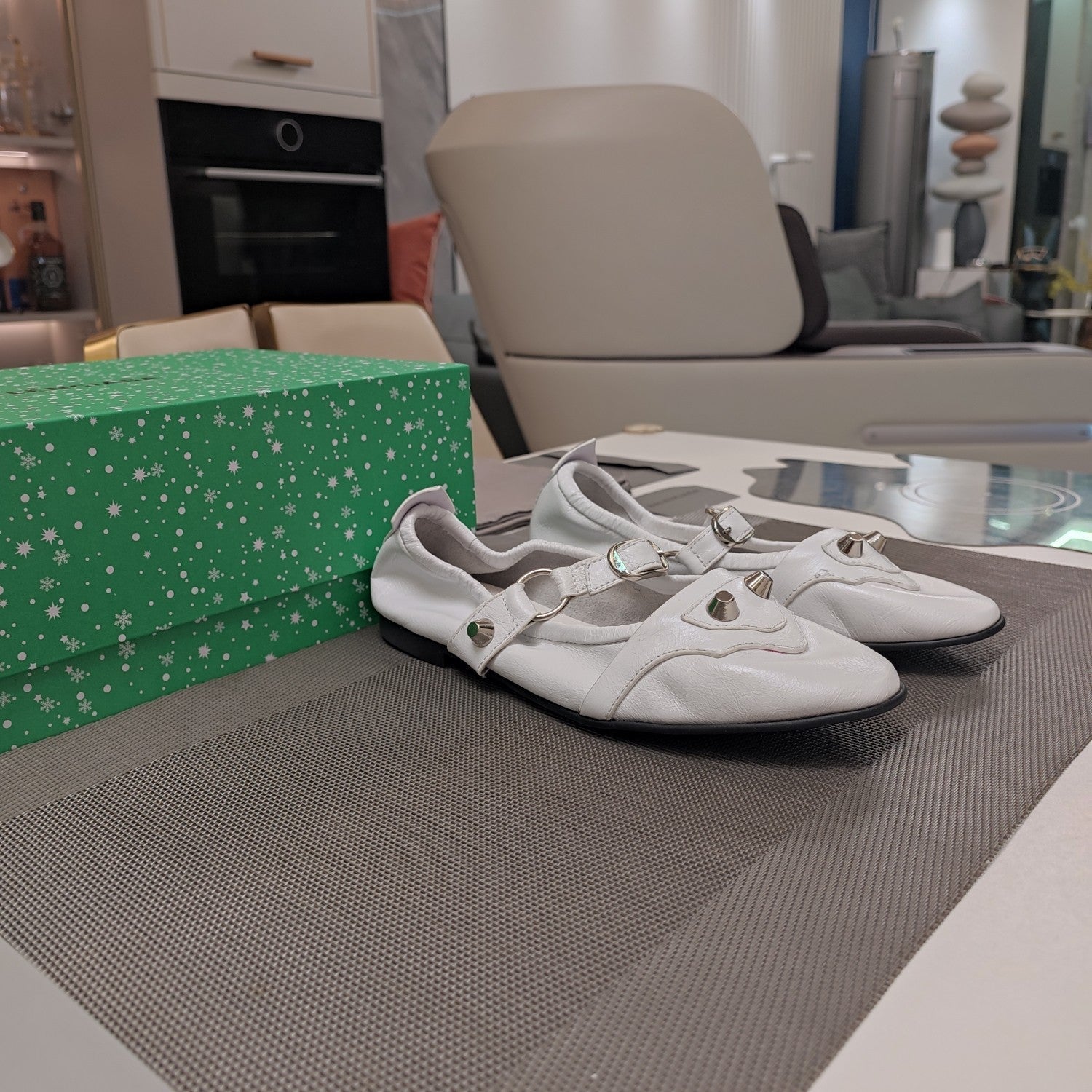 STUDDED MARY JANE FLATS IN WHITE SHINY LAMBSKIN