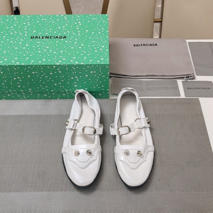 STUDDED MARY JANE FLATS IN WHITE SHINY LAMBSKIN