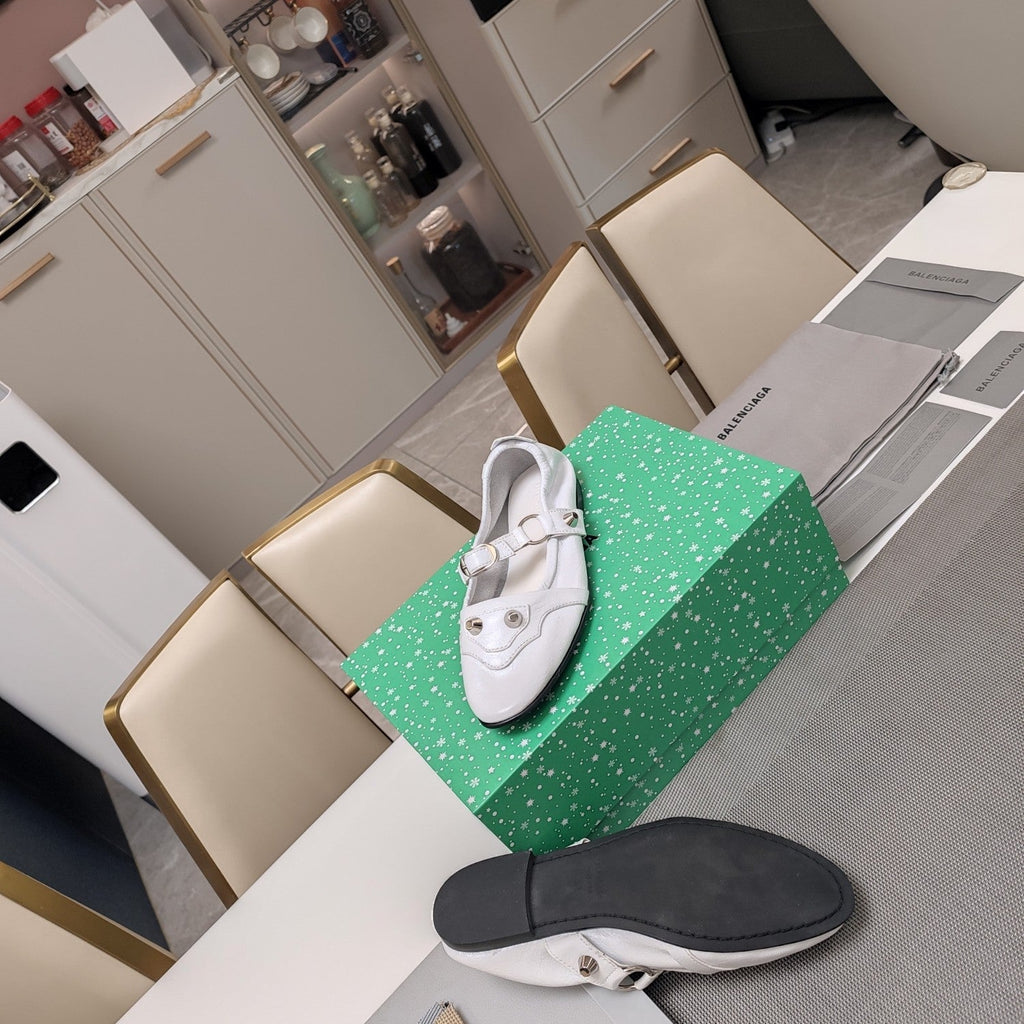 STUDDED MARY JANE FLATS IN WHITE SHINY LAMBSKIN