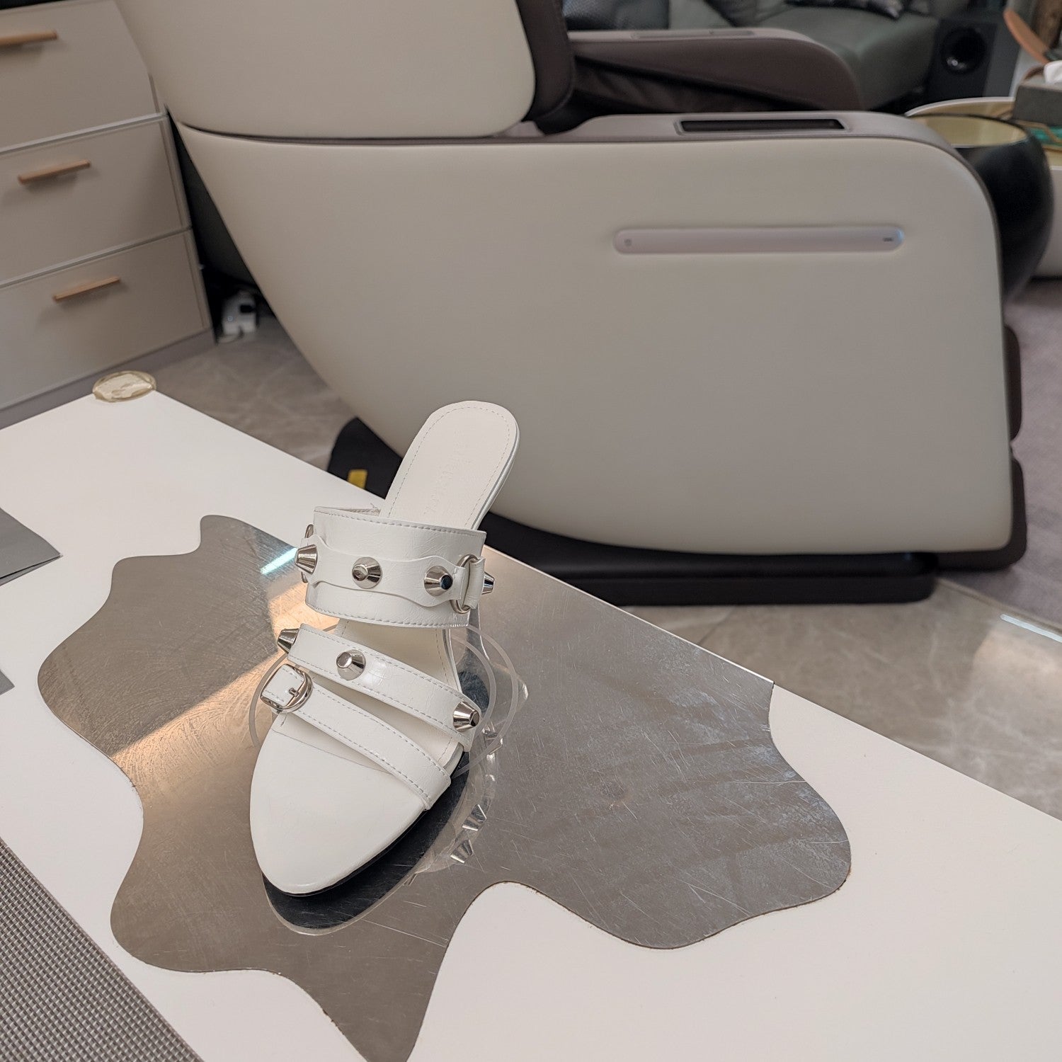 STRAPPY HIGH-HEELED SANDALS IN WHITE STUDDED WAX-OIL SHEEPSKIN