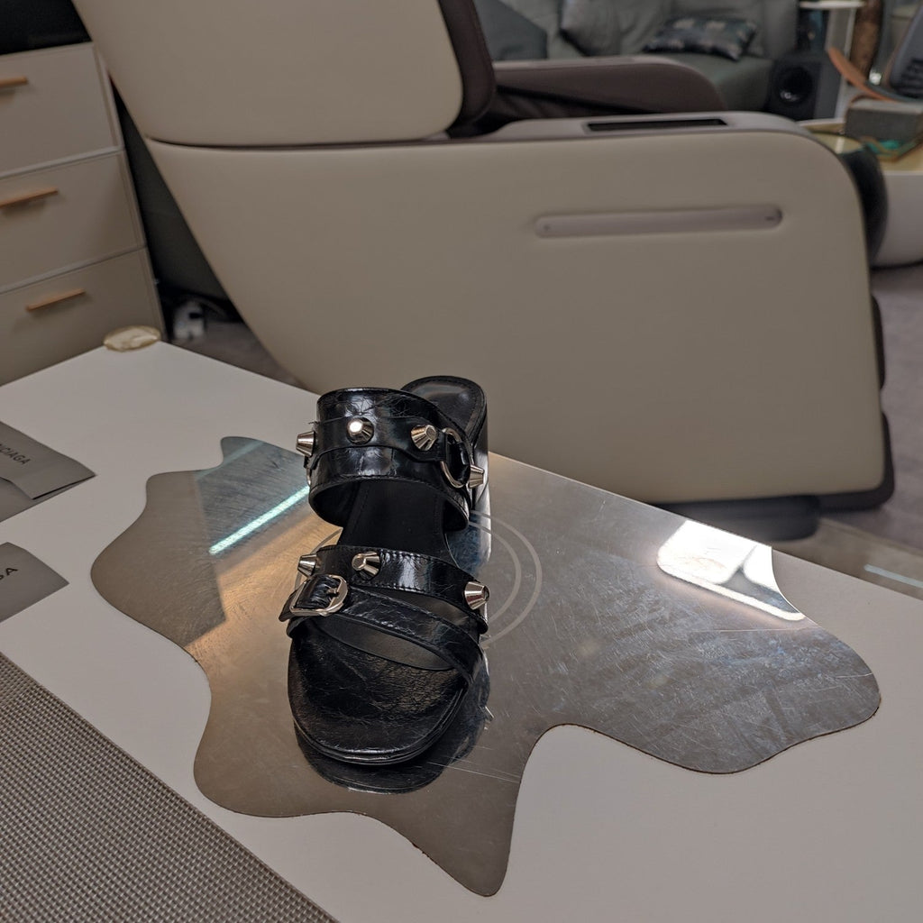 STRAPPY MEDIUM HEELED SANDALS IN BLACK STUDDED WAX-OIL SHEEPSKIN