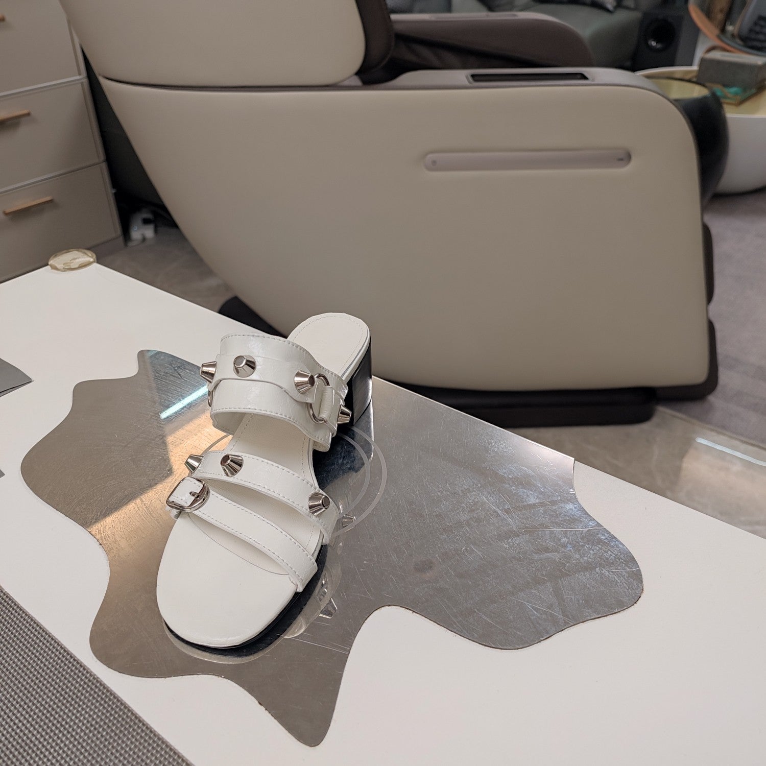 STRAPPY MEDIUM HEELED SANDALS IN WHITE STUDDED WAX-OIL SHEEPSKIN