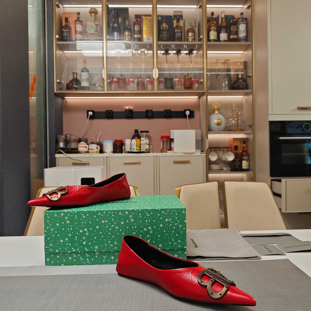 POINTED BALLET FLATS IN RED SHINY CRACKED SHEEPSKIN