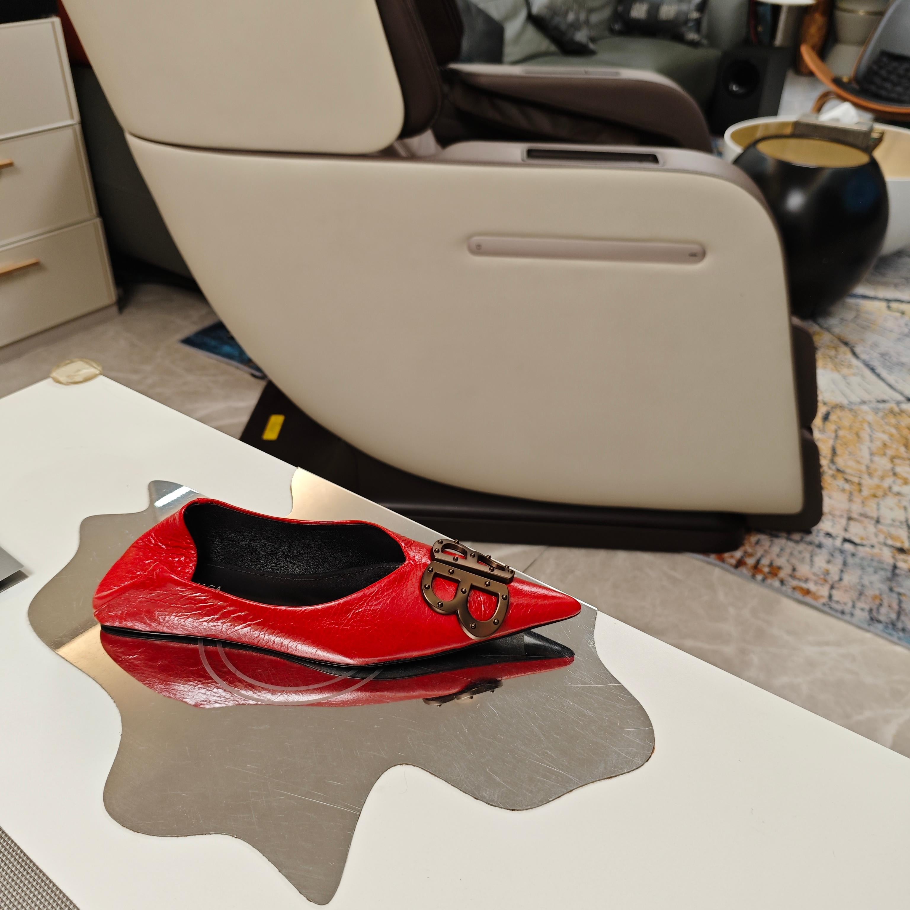 POINTED BALLET FLATS IN RED SHINY CRACKED SHEEPSKIN