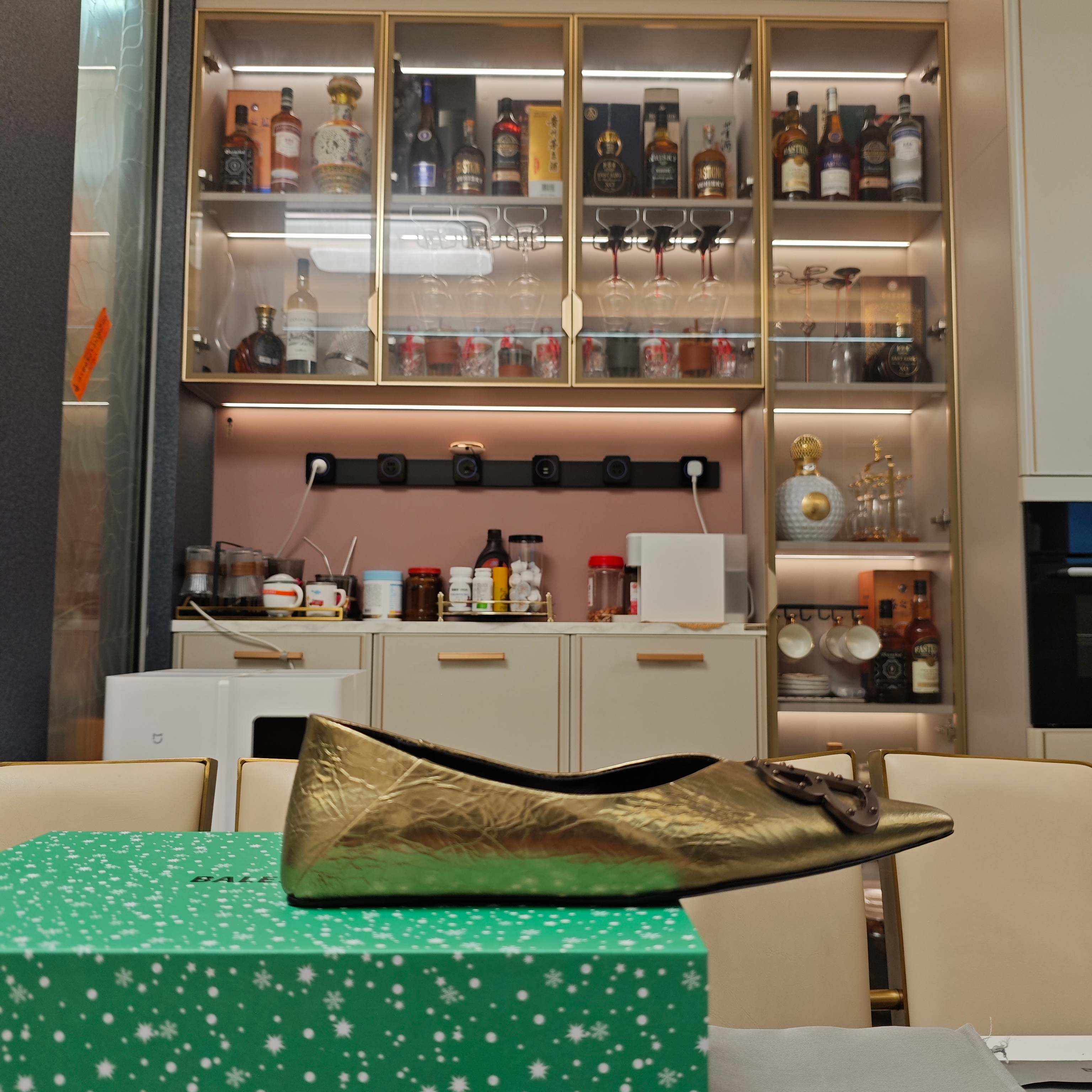 POINTED BALLET FLATS IN GOLD METALLIC SHINY CRACKED SHEEPSKIN