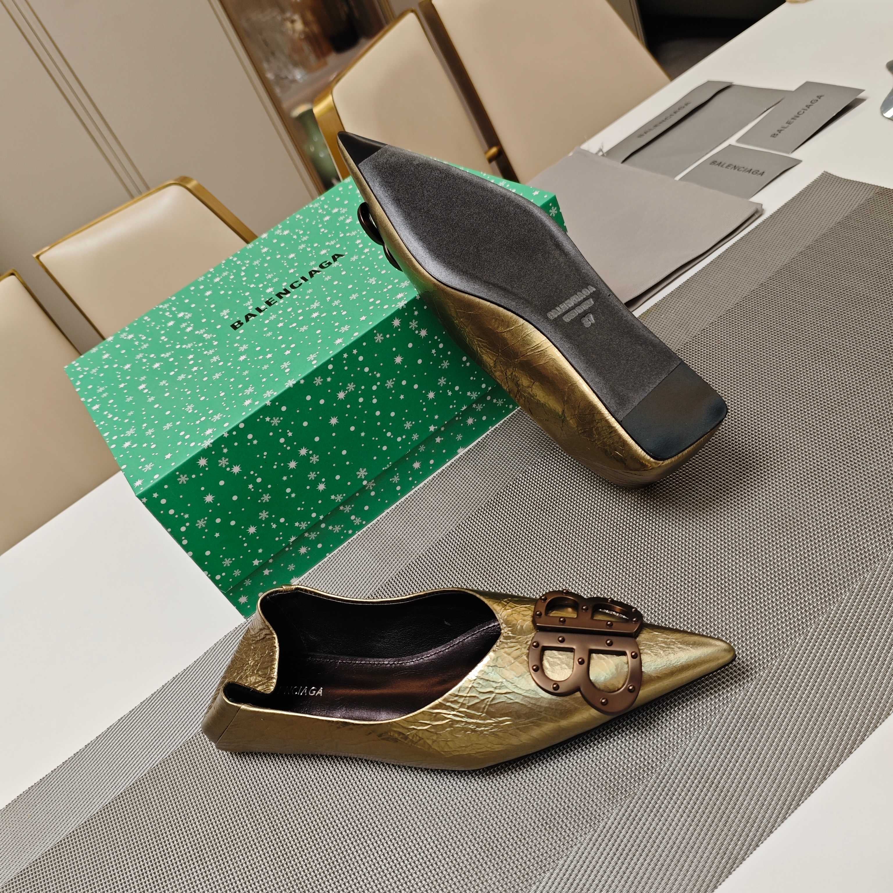 POINTED BALLET FLATS IN GOLD METALLIC SHINY CRACKED SHEEPSKIN