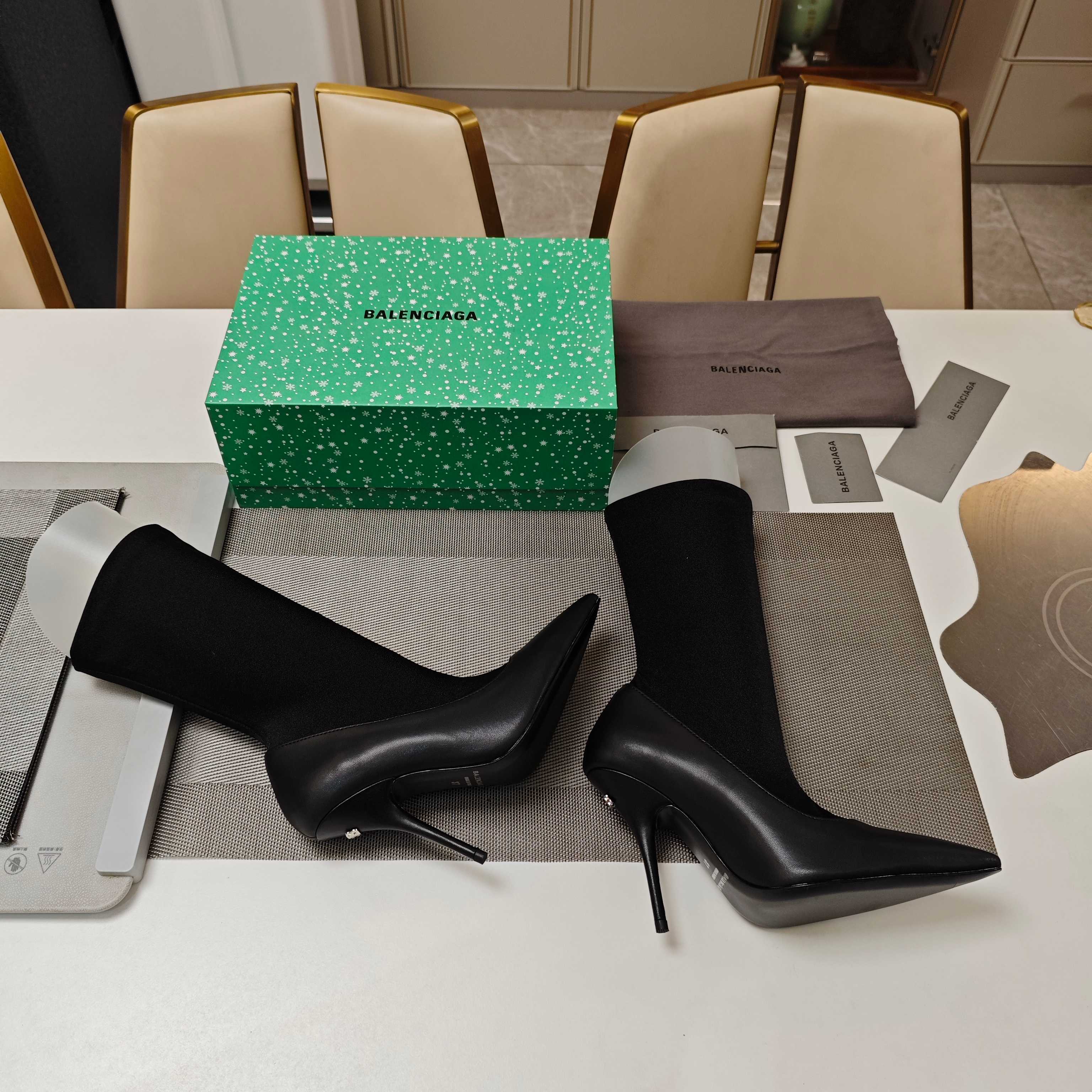 BALENCIAGA 25S POINTED-TOE HIGH HEELS 90 MM IN BLACK FABRIC AND CALFSKIN STYLE 4