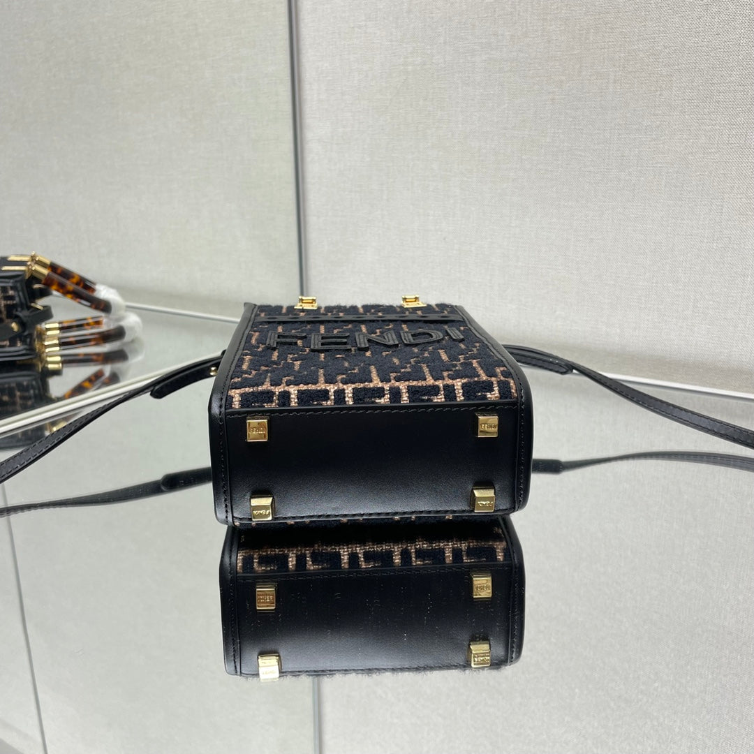 MINI SUNSHINE 18 IN BROWN RAFFIA AND BLACK WOOL CALFSKIN TRIM