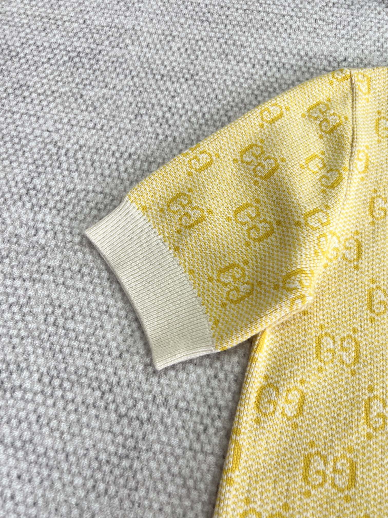 GUCCI SHORT-SLEEVE KNIT DRESS STYLE 70