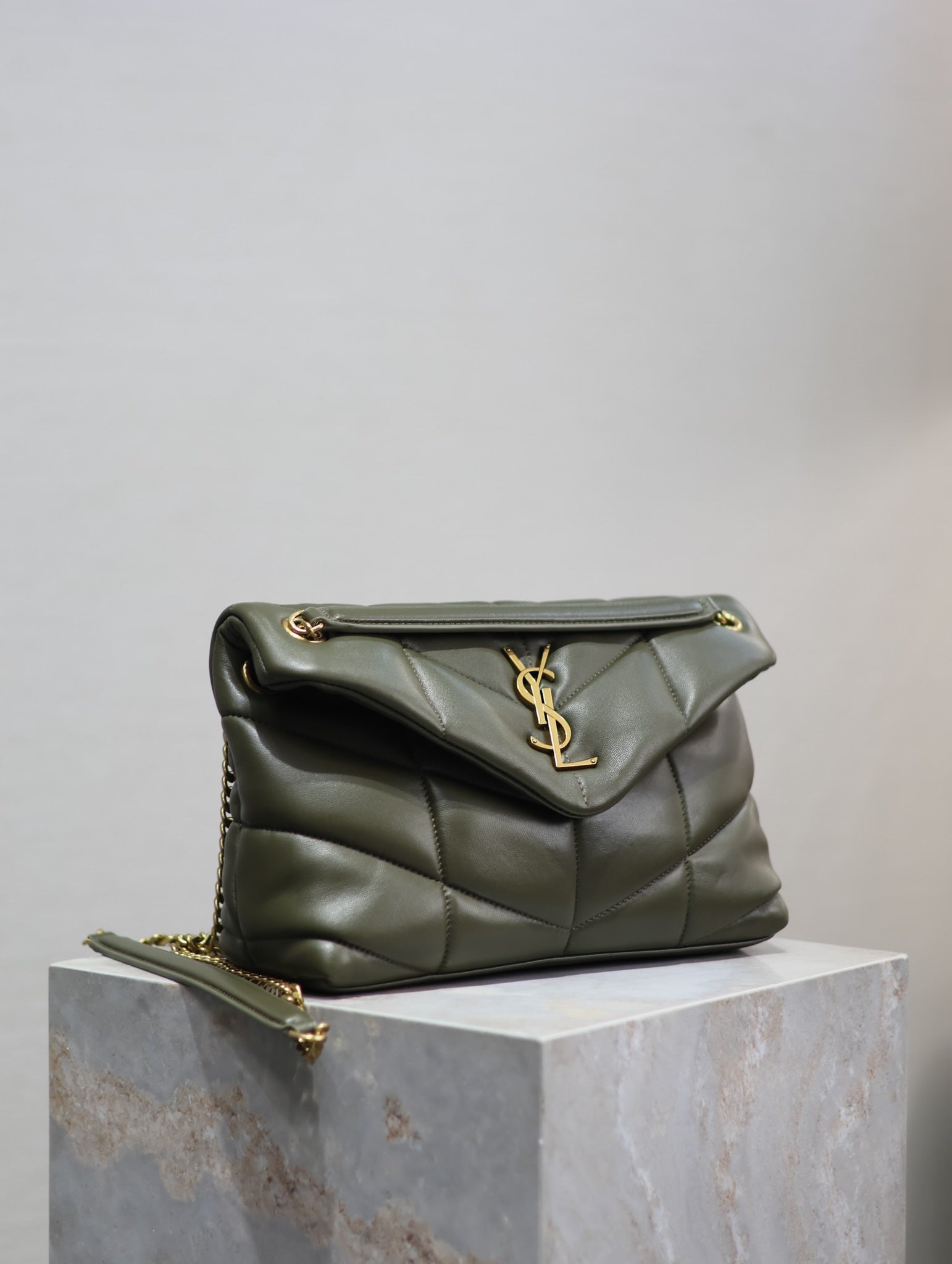 YSL 25S LOULOU PUFFER MM 29 IN DARK OLIVE CALFSKIN GOLD HARDWRE