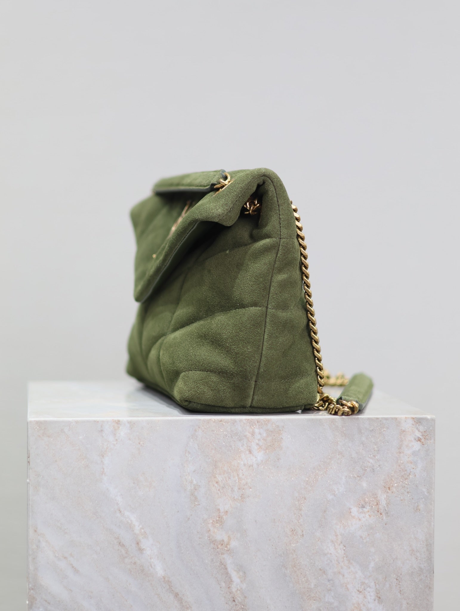 YSL 25S LOULOU PUFFER MM 29 IN GREEN SUEDE GOLD HARDWRE
