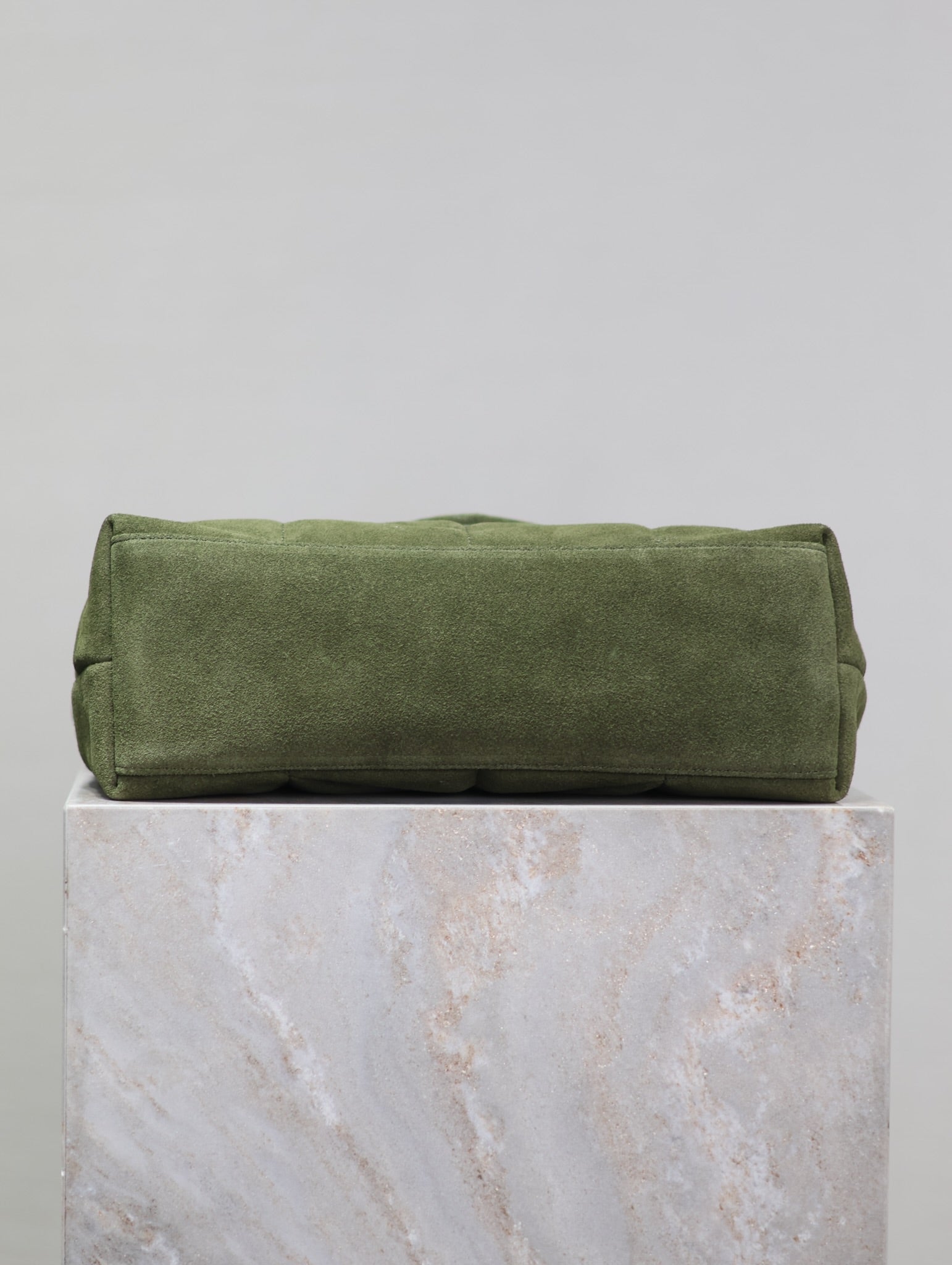 YSL 25S LOULOU PUFFER MM 29 IN GREEN SUEDE GOLD HARDWRE