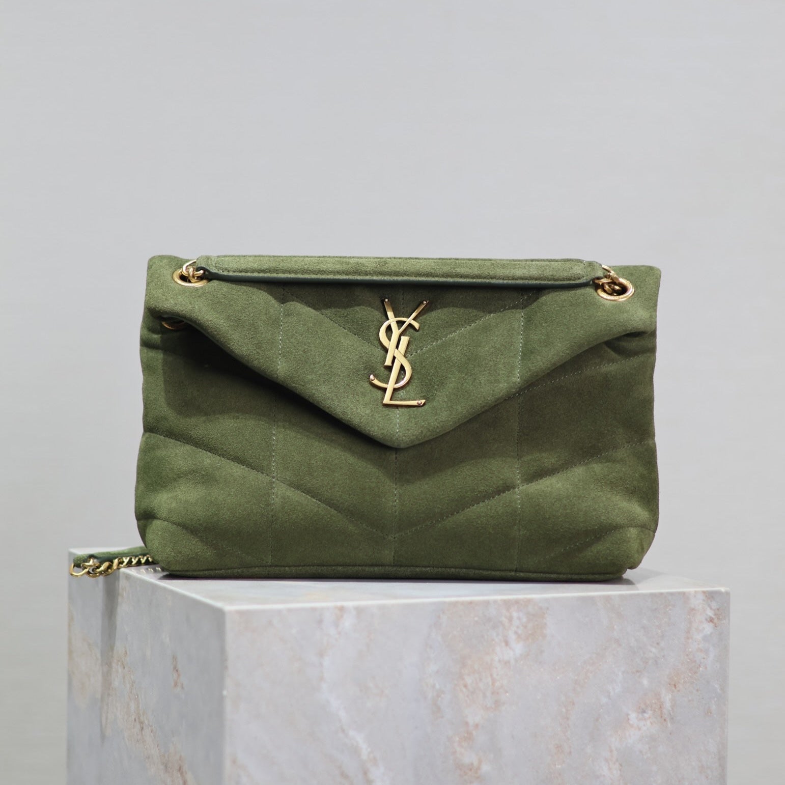 YSL 25S LOULOU PUFFER MM 29 IN GREEN SUEDE GOLD HARDWRE