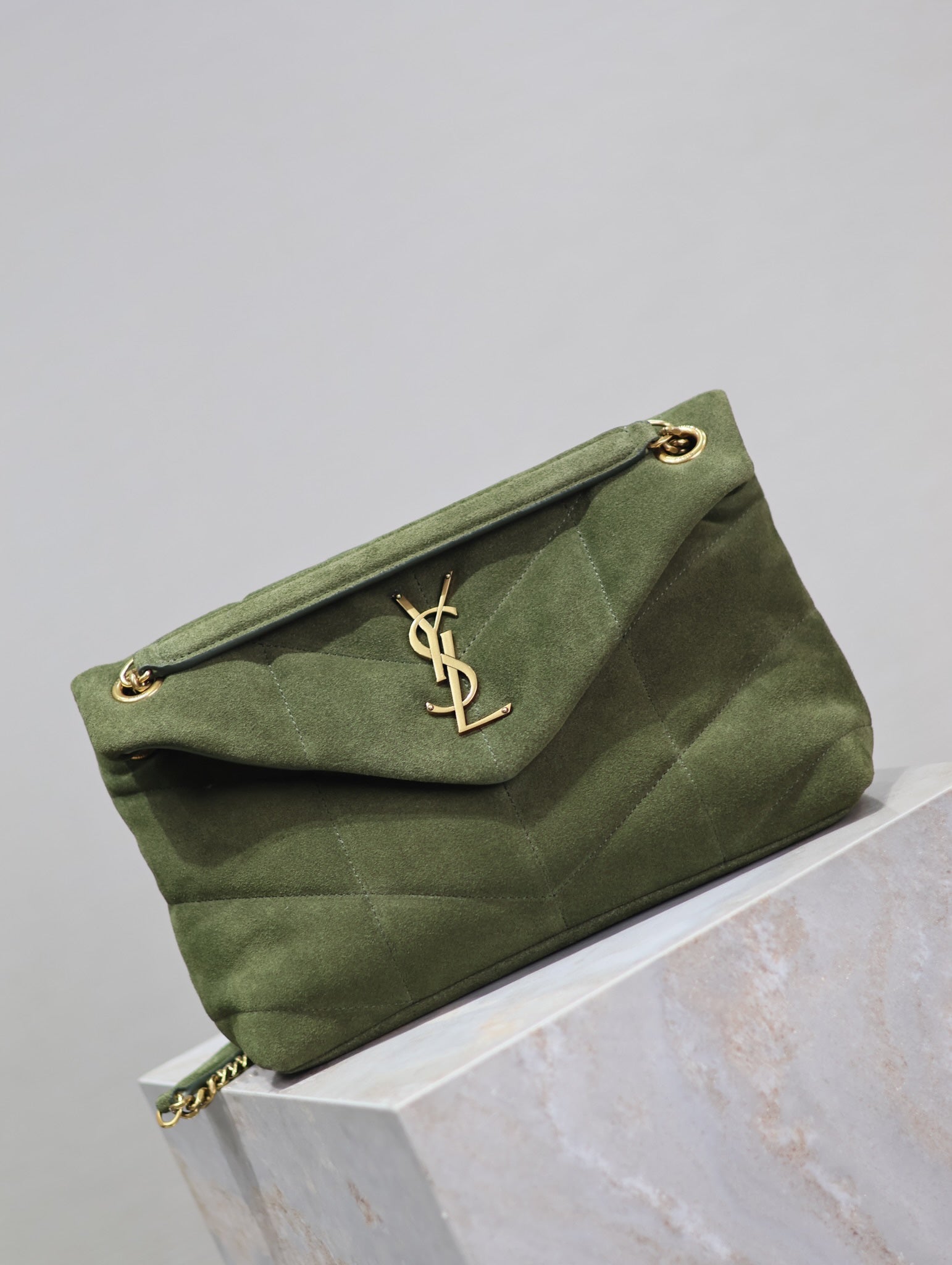 YSL 25S LOULOU PUFFER MM 29 IN GREEN SUEDE GOLD HARDWARE