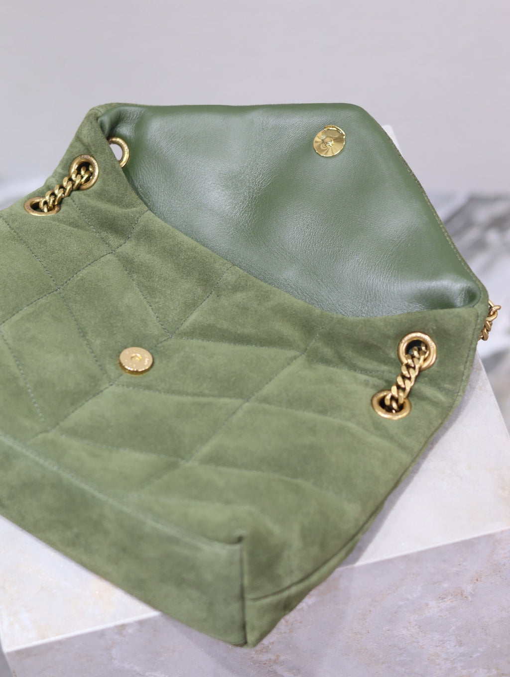 YSL 25S LOULOU PUFFER MM 29 IN GREEN SUEDE GOLD HARDWRE