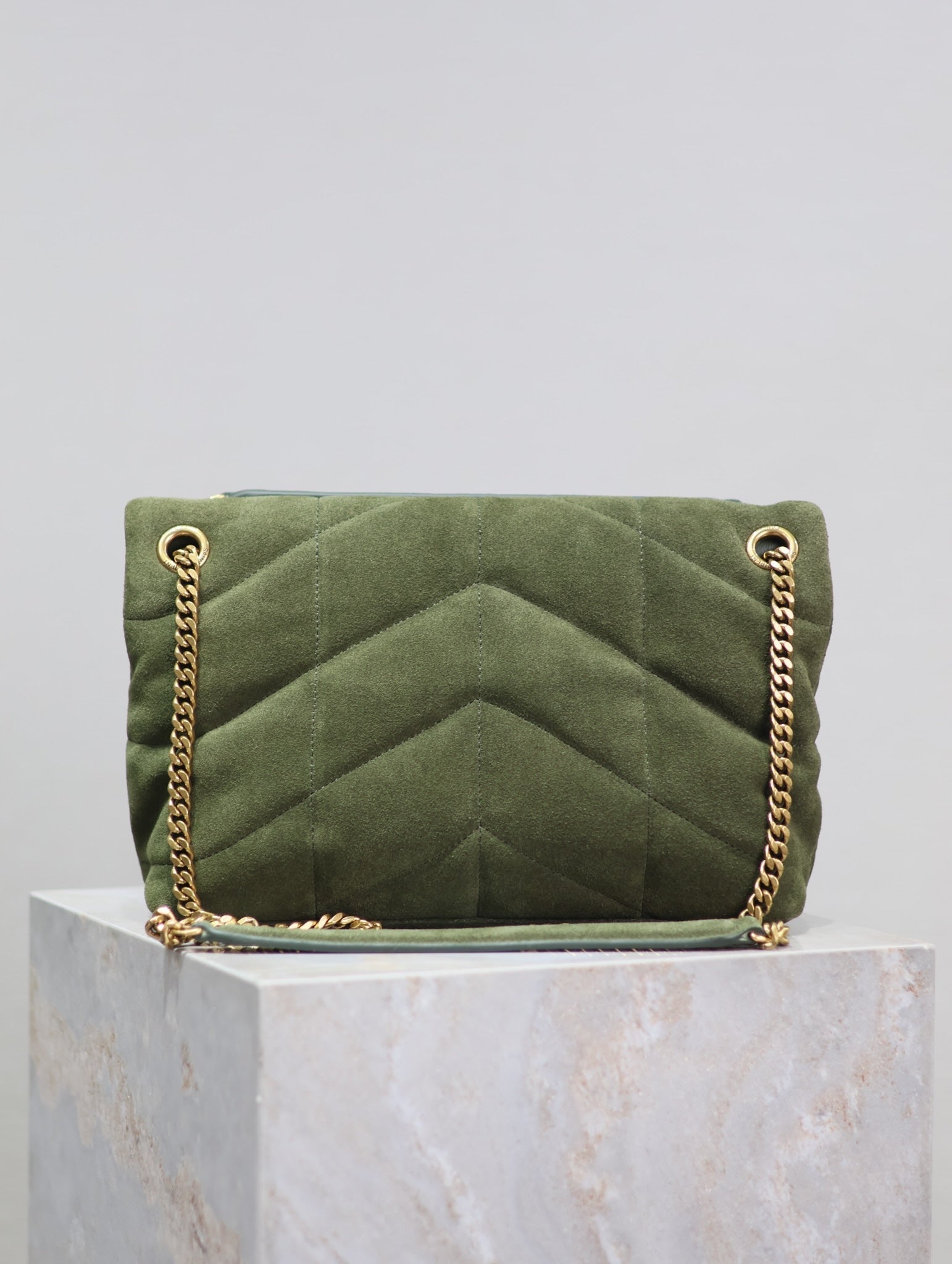 YSL 25S LOULOU PUFFER MM 29 IN GREEN SUEDE GOLD HARDWRE