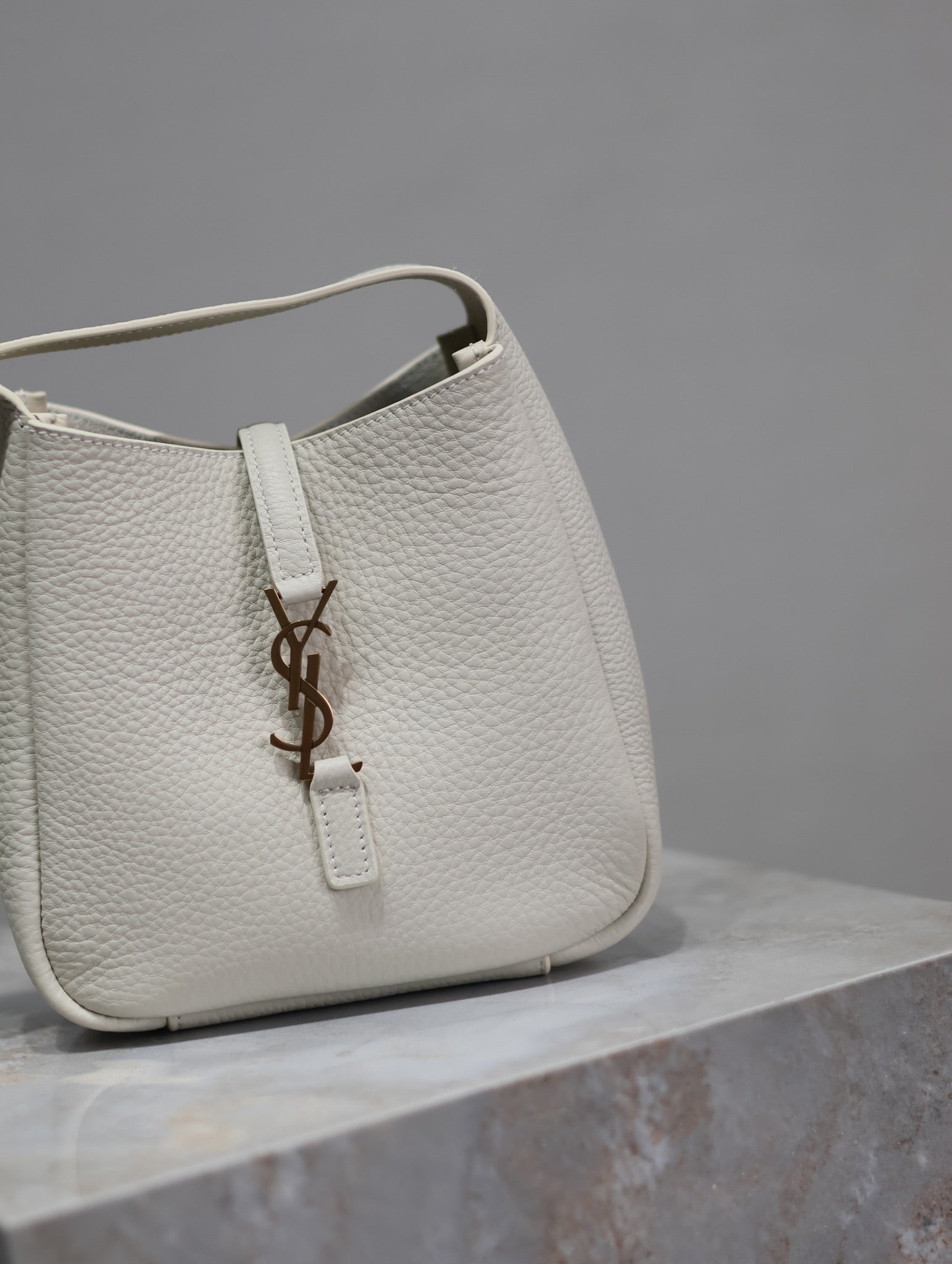 YSL 25S LE 5 À 7 BAG 16 IN BLANC VINTAGE GRAINED CALFSKIN GOLD HARDWARE