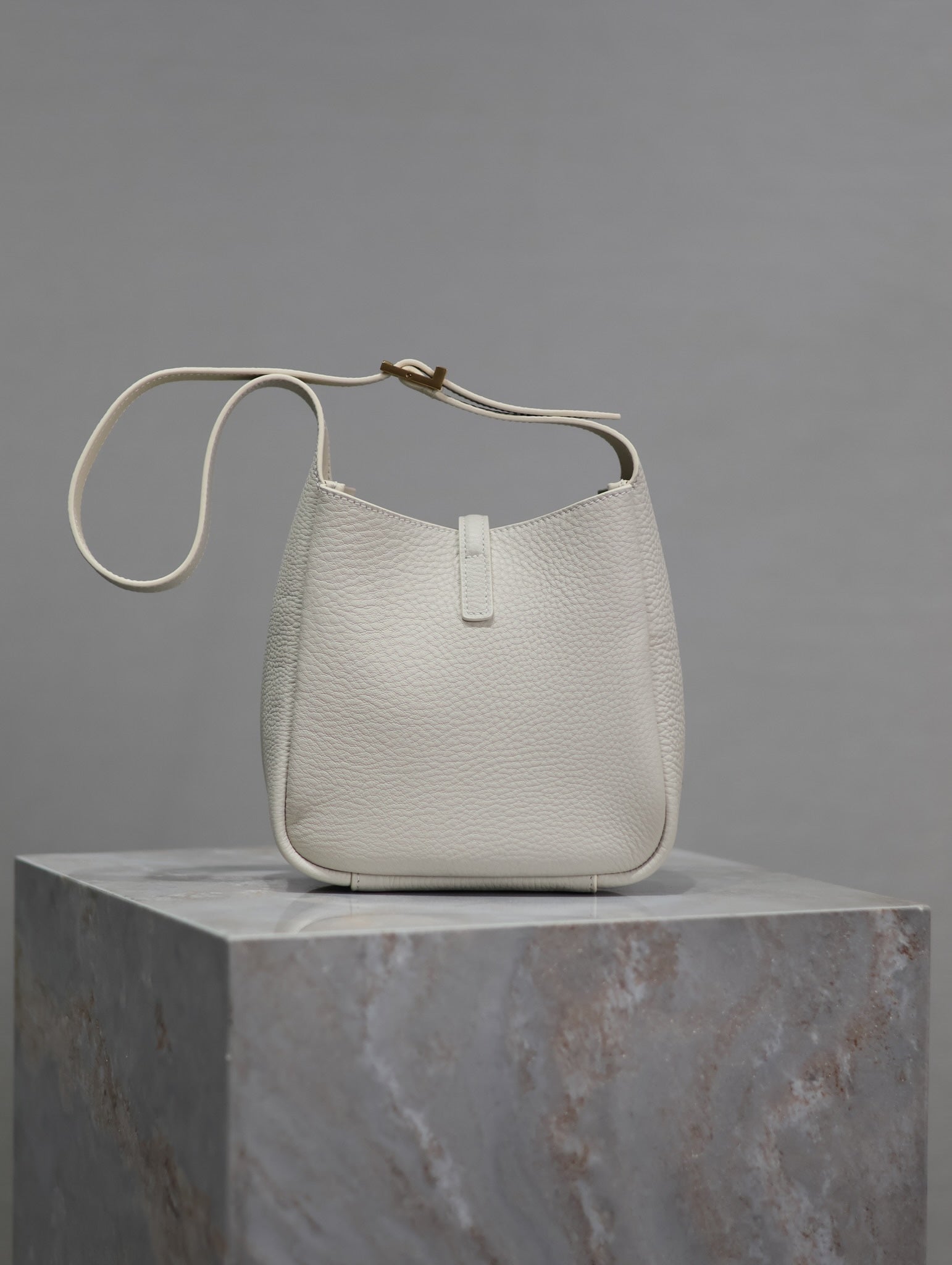 YSL 25S LE 5 À 7 BAG 16 IN BLANC VINTAGE GRAINED CALFSKIN GOLD HARDWRE