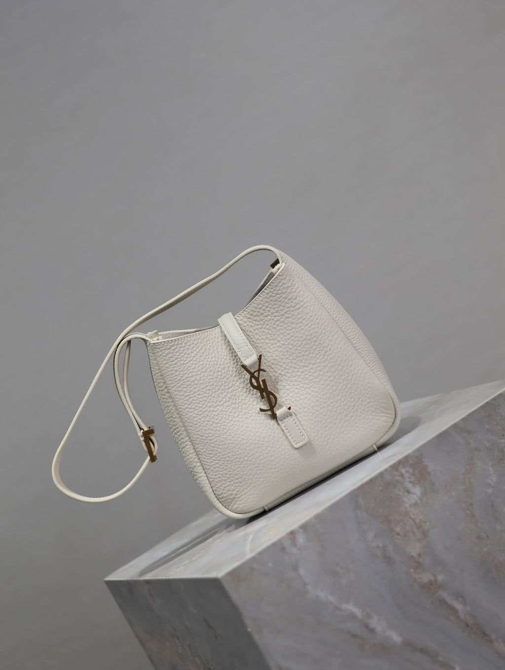 YSL 25S LE 5 À 7 BAG 16 IN BLANC VINTAGE GRAINED CALFSKIN GOLD HARDWRE