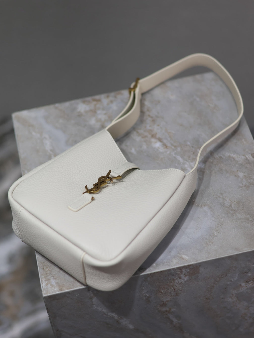 YSL 25S LE 5 À 7 BAG 16 IN BLANC VINTAGE GRAINED CALFSKIN GOLD HARDWRE