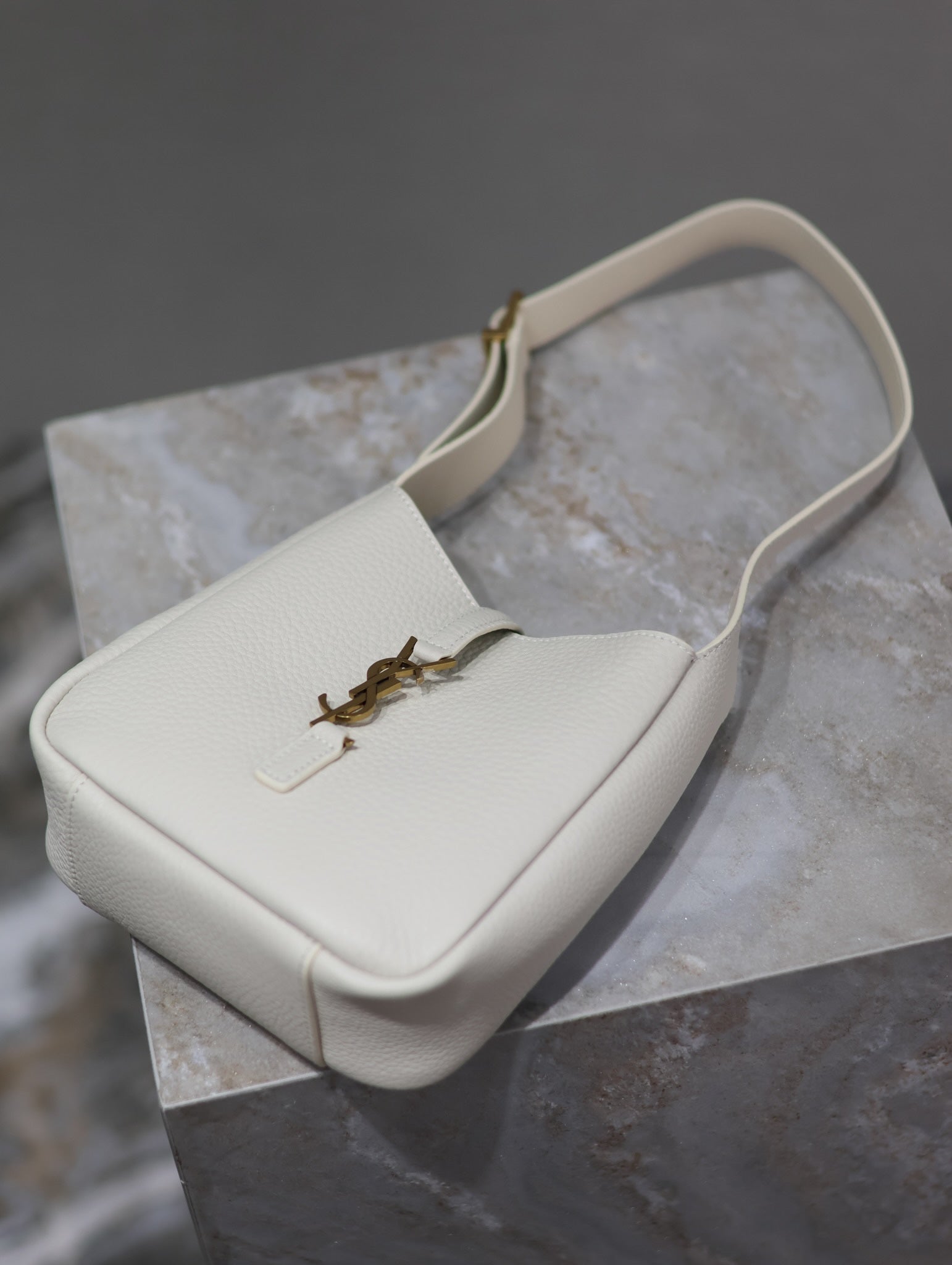 YSL 25S LE 5 À 7 BAG 16 IN BLANC VINTAGE GRAINED CALFSKIN GOLD HARDWARE