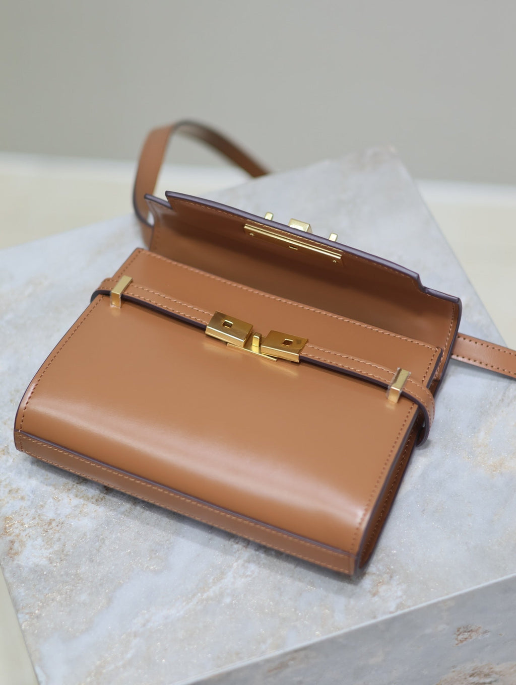 YSL 25S MINI MANHATTAN 19 IN BROWN CALFSKIN GOLD HARDWRE