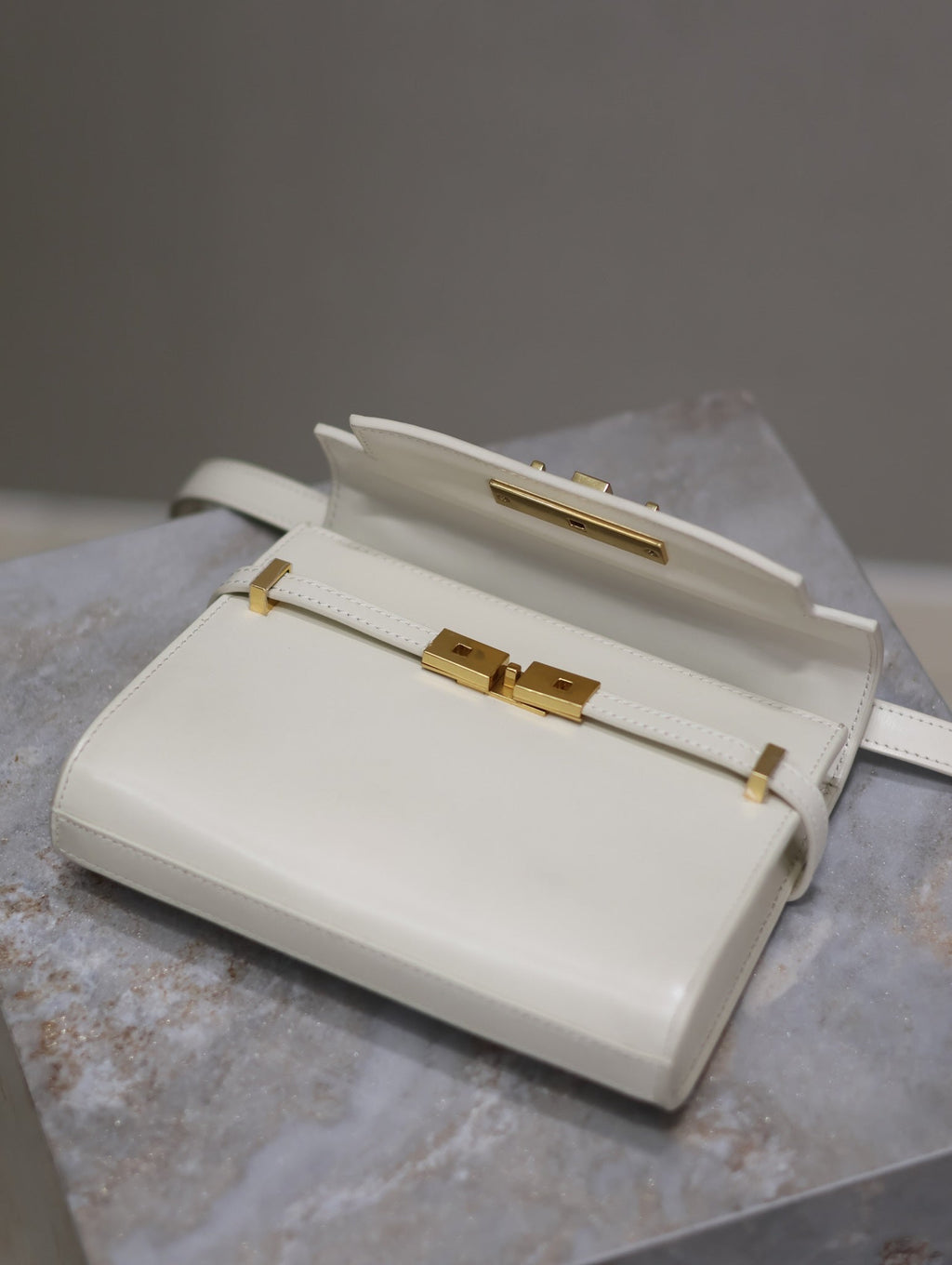 YSL 25S MINI MANHATTAN 19 IN BLANC VINTAGE CALFSKIN GOLD HARDWRE