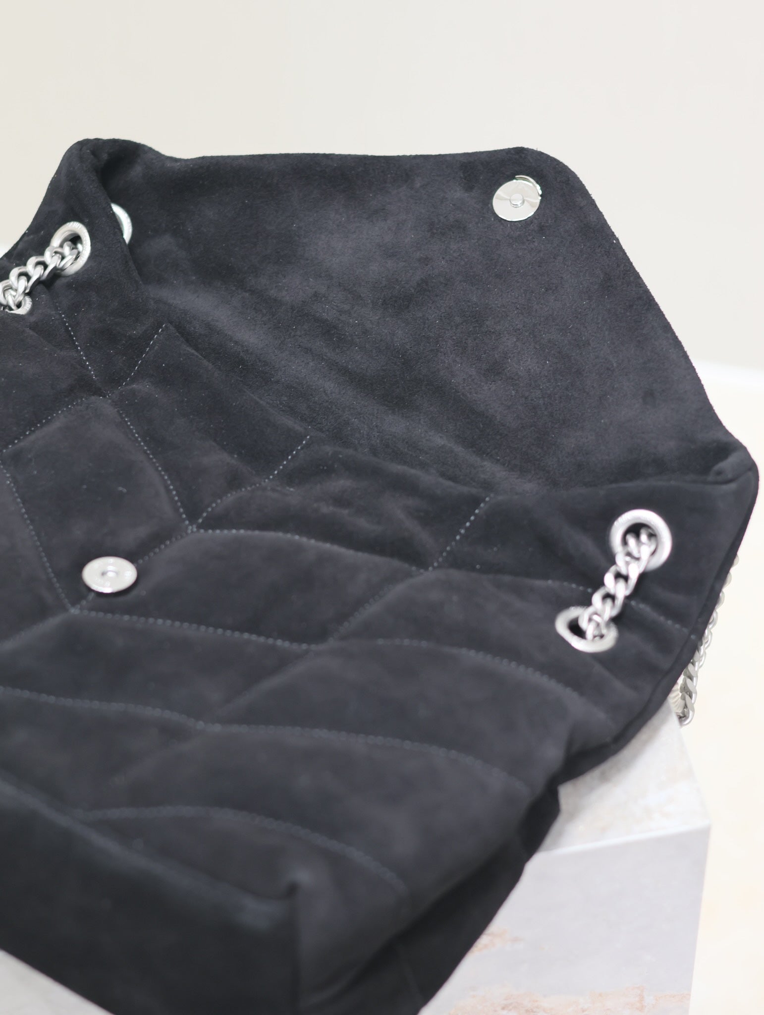 YSL 25S LOULOU PUFFER GM 35 IN BLACK SUEDE SILVER HARDWRE