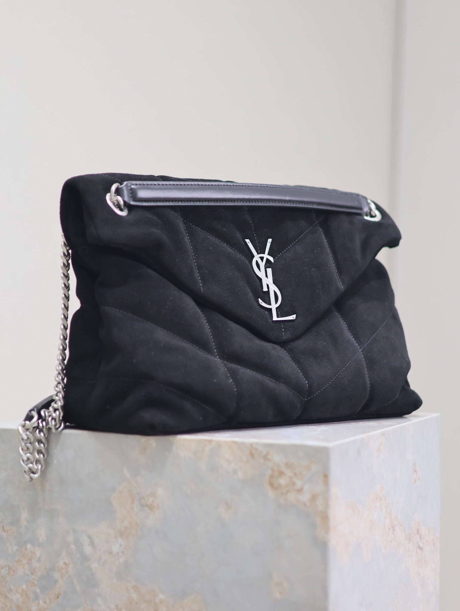 YSL 25S LOULOU PUFFER GM 35 IN BLACK SUEDE SILVER HARDWRE