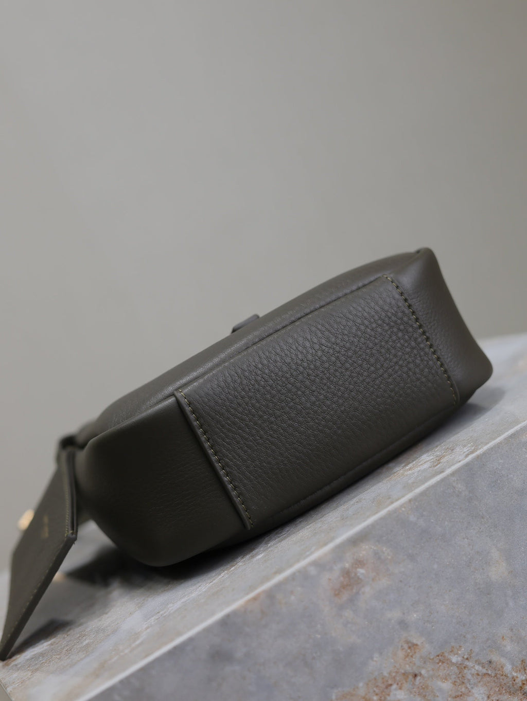 YSL 25S LE 5 À 7 BAG 16 IN LIGHT MUSK GRAINED CALFSKIN GOLD HARDWARE