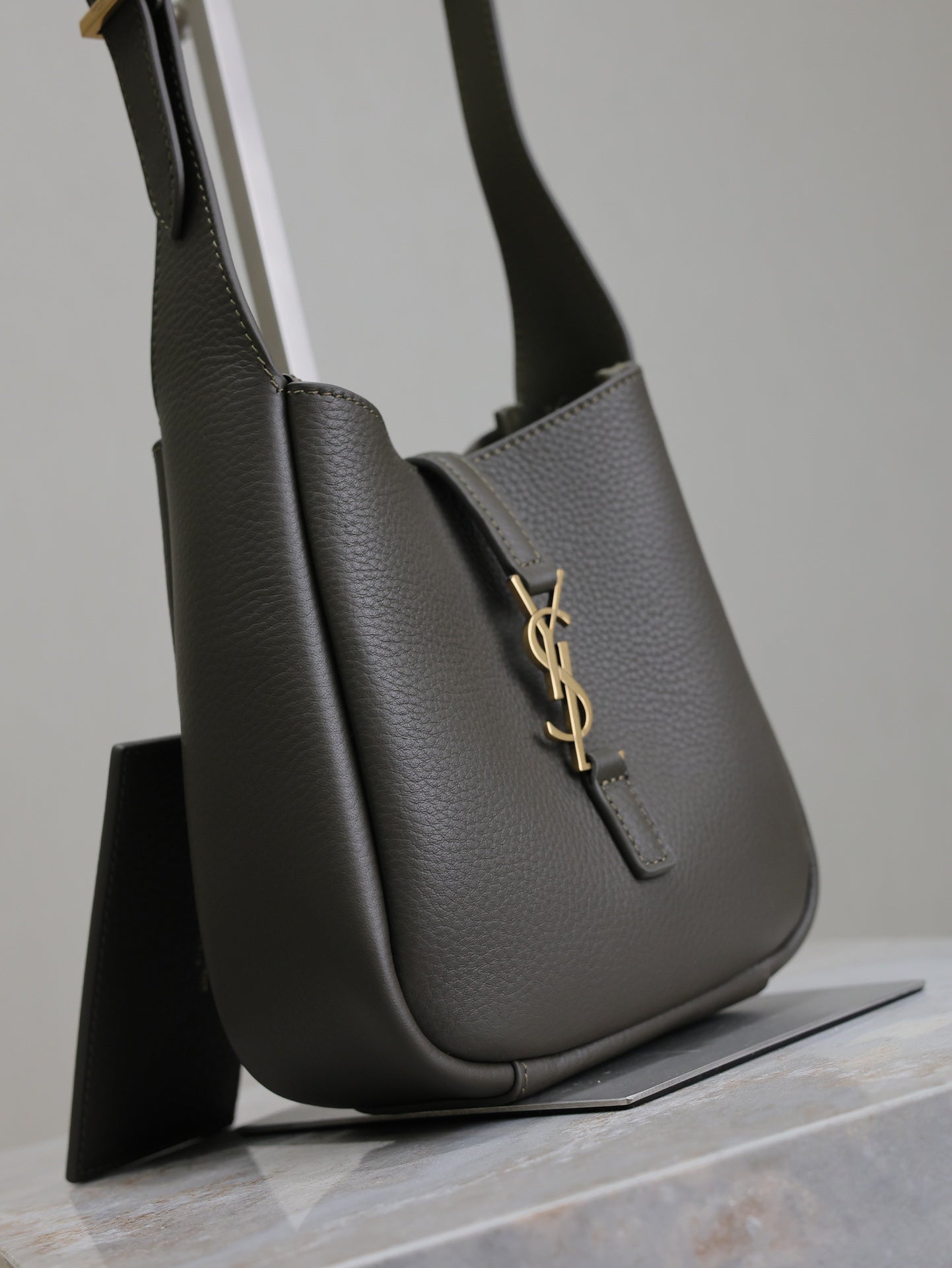 YSL 25S LE 5 À 7 BAG 16 IN LIGHT MUSK GRAINED CALFSKIN GOLD HARDWRE