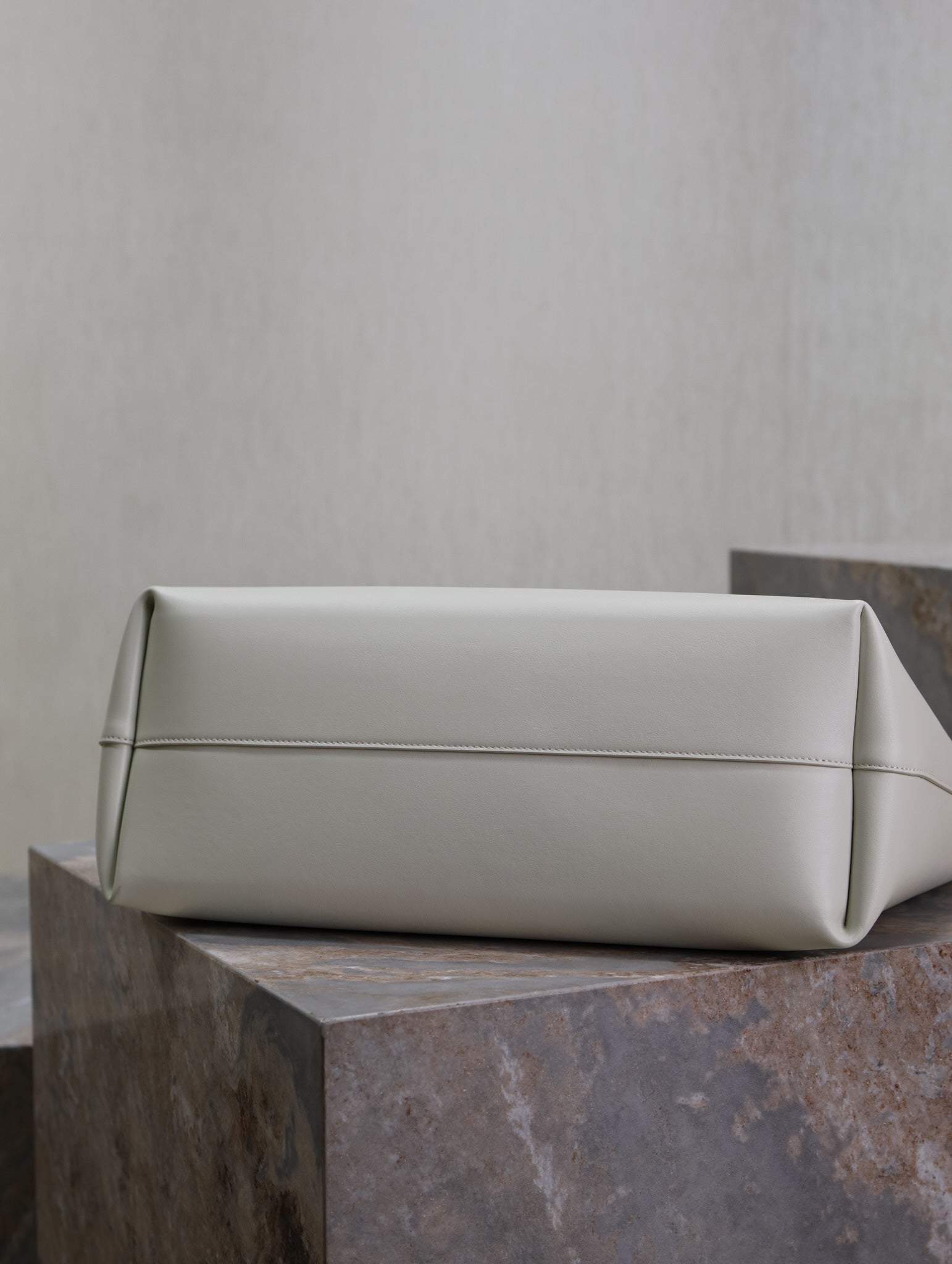 SHOPPING TOTE BAG 38 IN WHITE CALFSKIN