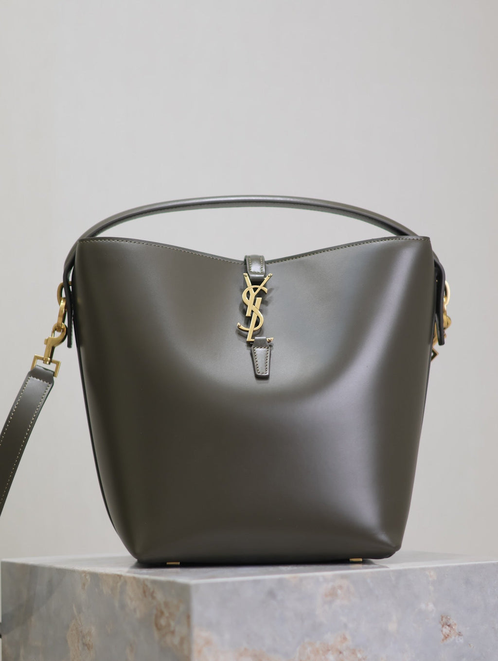 YSL 25S LE 5 À 7 BUCKET 26 IN DARK OLIVE CALFSKIN GOLD HARDWARE