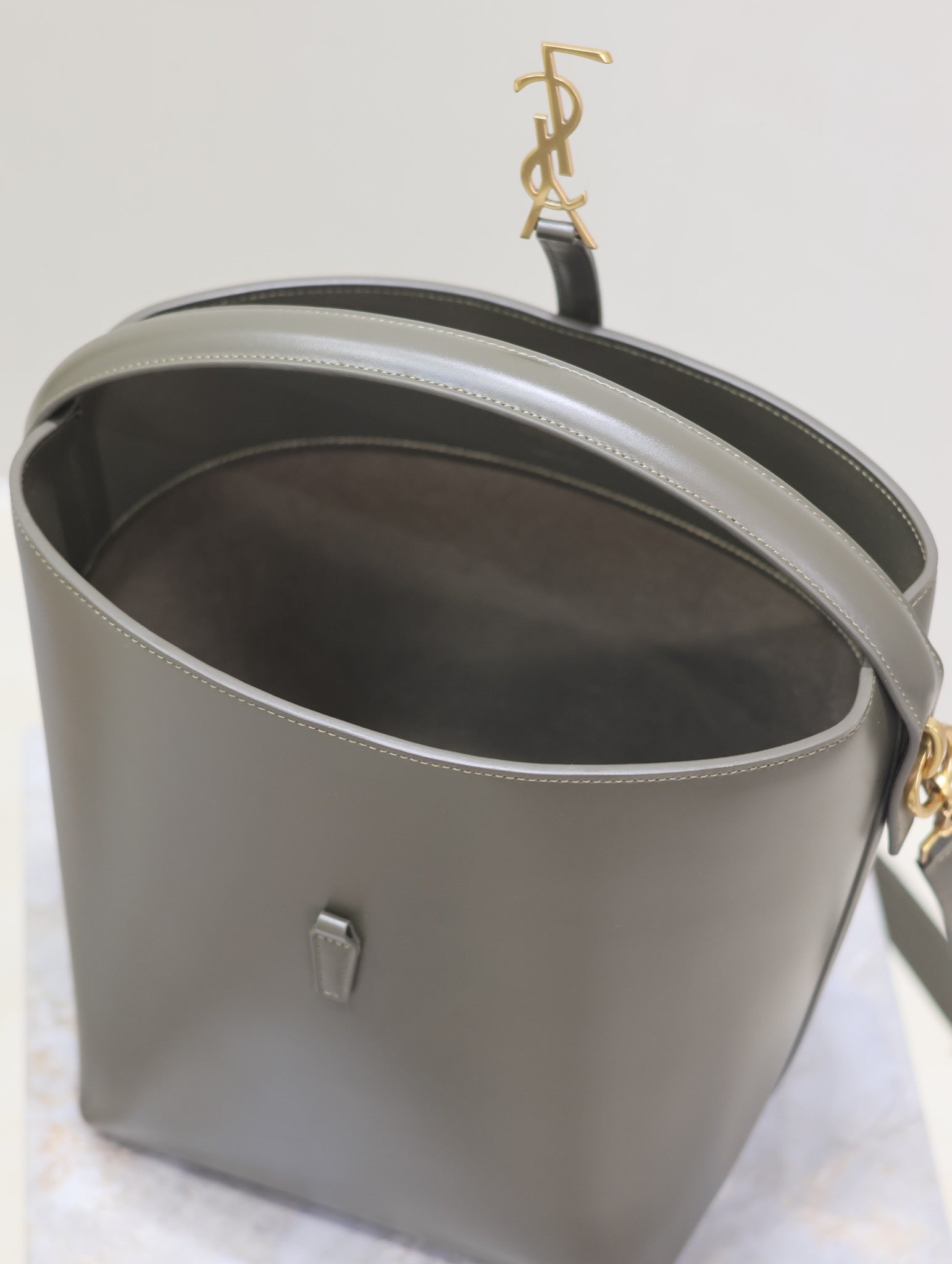 YSL 25S LE 5 À 7 BUCKET 26 IN DARK OLIVE CALFSKIN GOLD HARDWARE