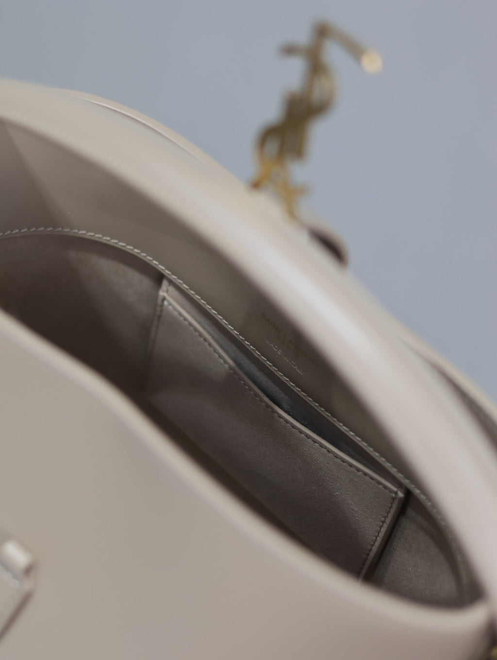 YSL 25S LE 37 BUCKET 20 IN BEIGE CALFSKIN GOLD HARDWARE