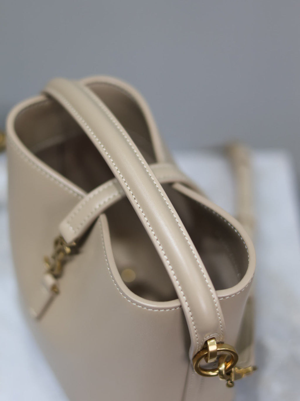 YSL 25S LE 37 BUCKET 15 IN BEIGE CALFSKIN GOLD HARDWRE