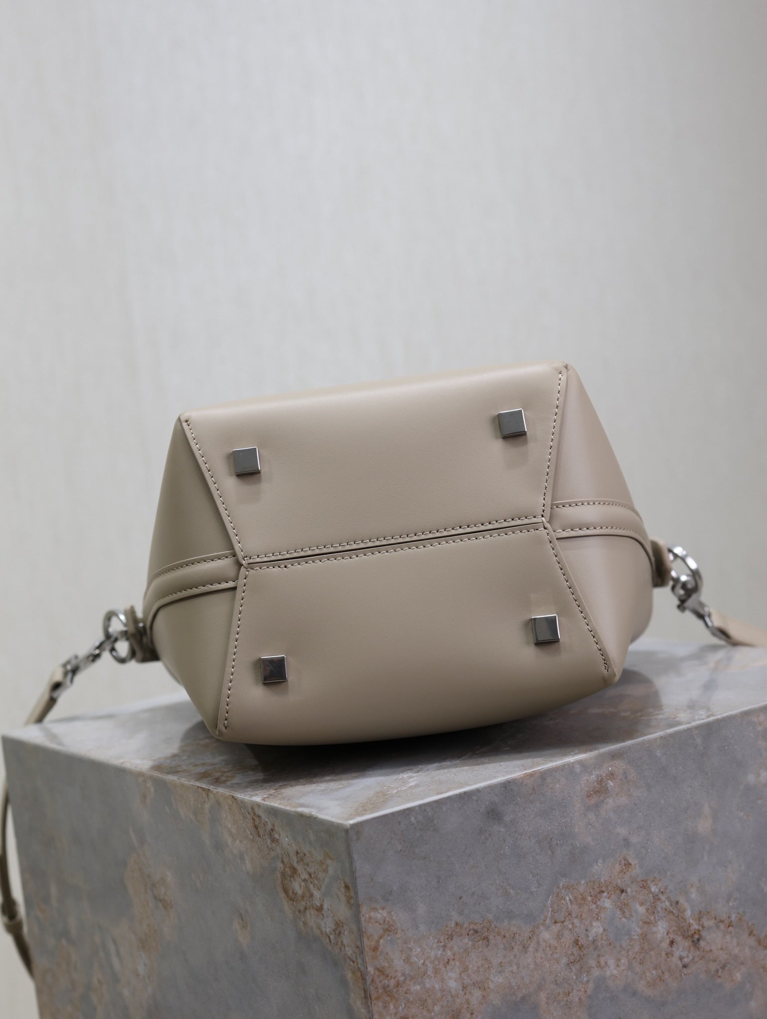 YSL 25S LE 37 BAG 20 IN DUSTY GRAY CALFSKIN SILVER HARDWRE