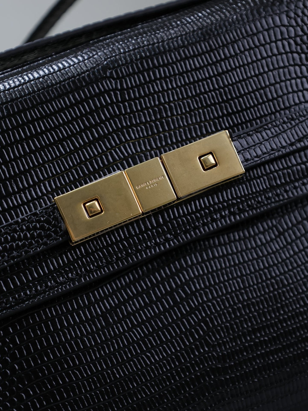 YSL 25S MINI MANHATTAN 19 IN BLACK SHINY CROCODILE CALFSKIN GOLD HARDWARE