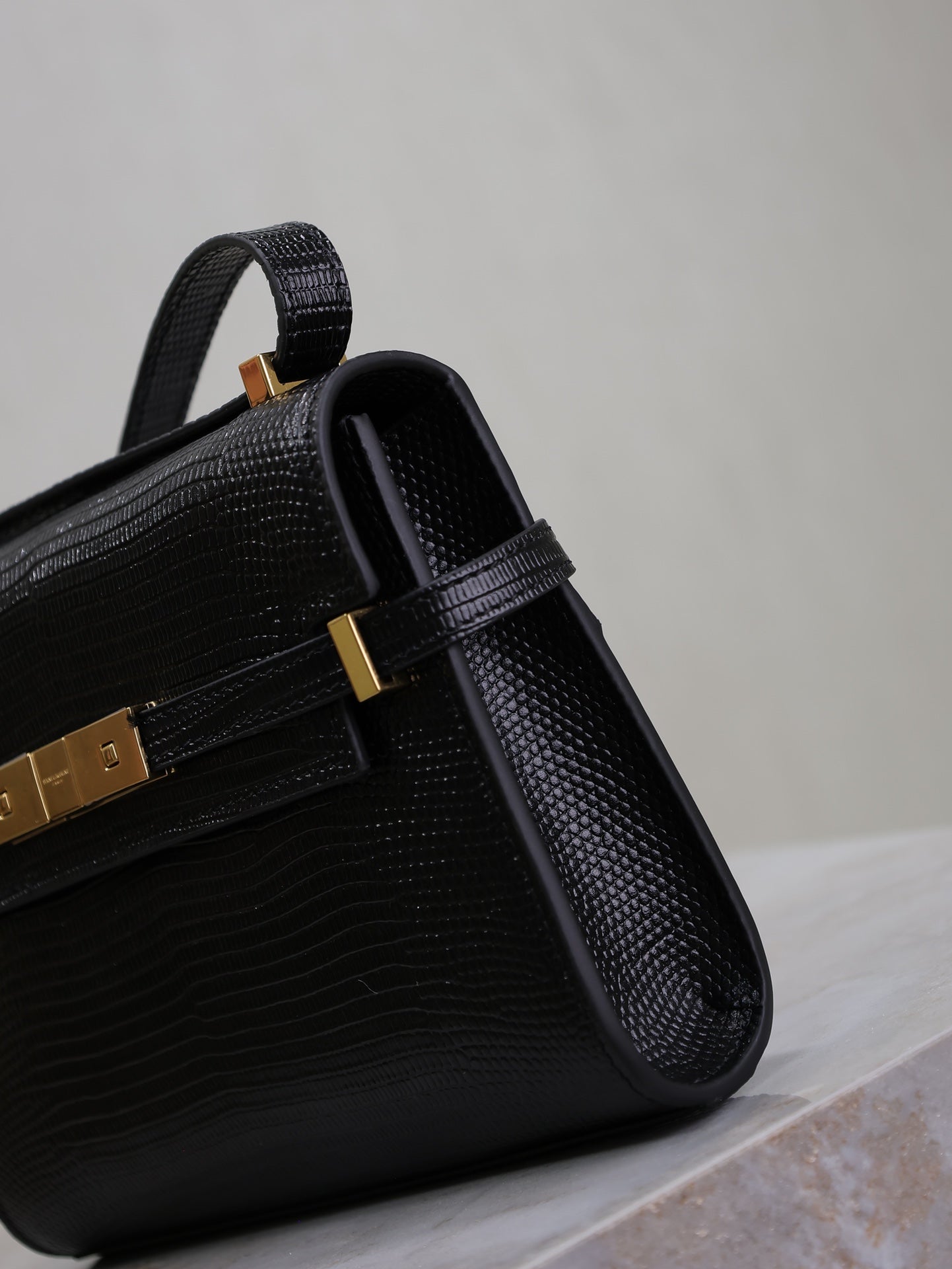 YSL 25S MINI MANHATTAN 19 IN BLACK SHINY CROCODILE CALFSKIN GOLD HARDWRE